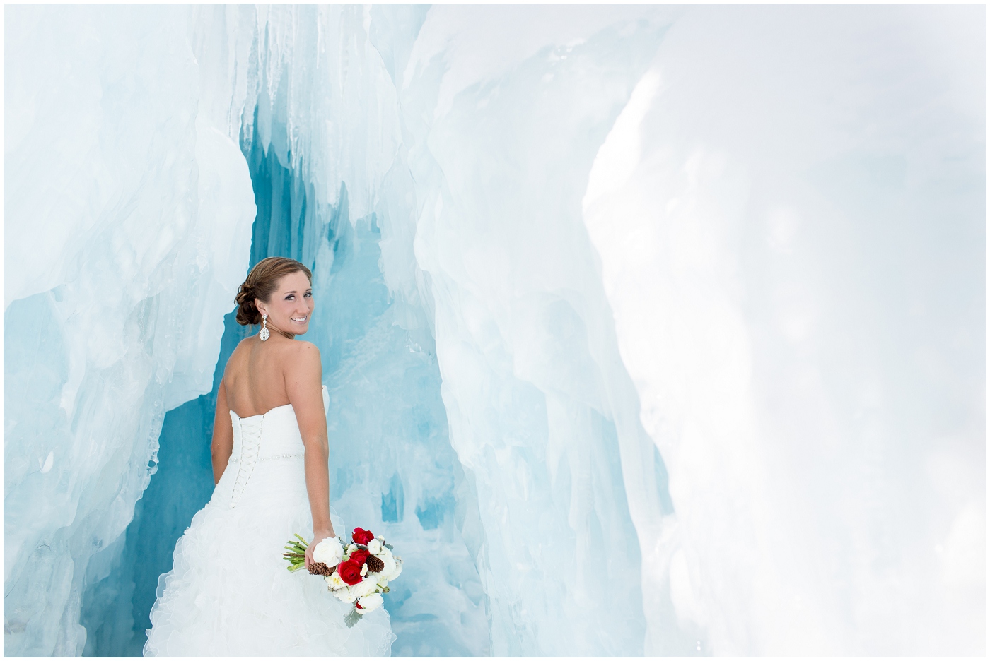 picture of Colorado winter wedding photography at ice castles