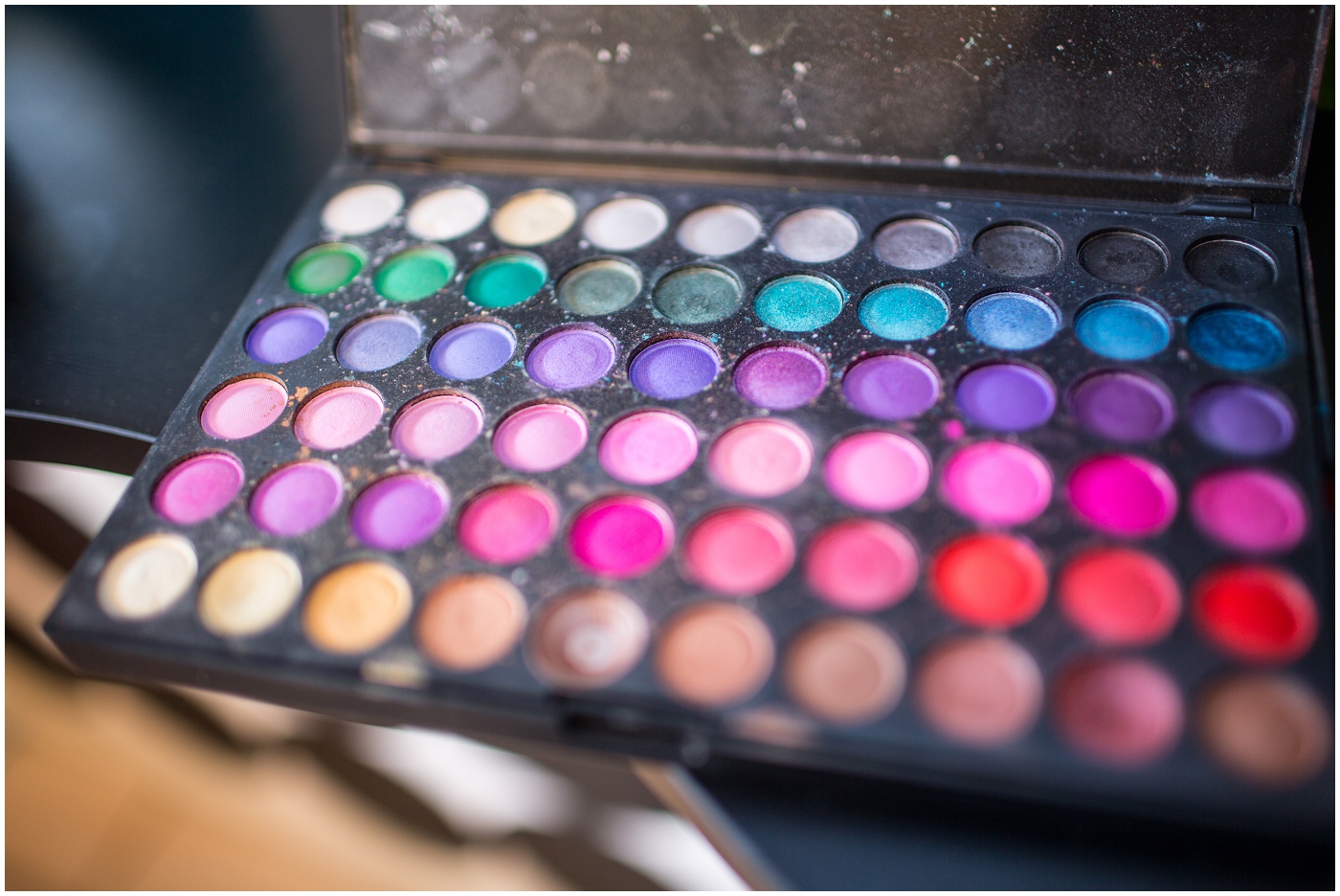 picture of eye shadow palette