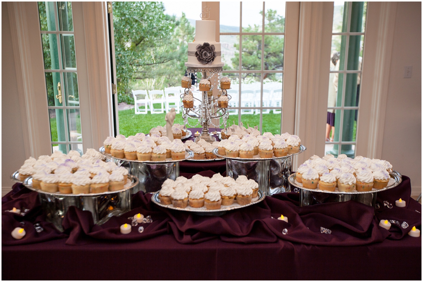 picture of wedding cupcake display