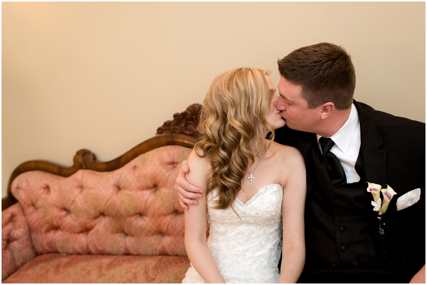picture of couple at grant-humphreys mansion wedding