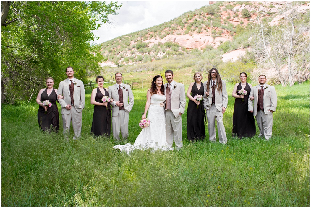 picture of bridal party at Wilder-Nest retreats