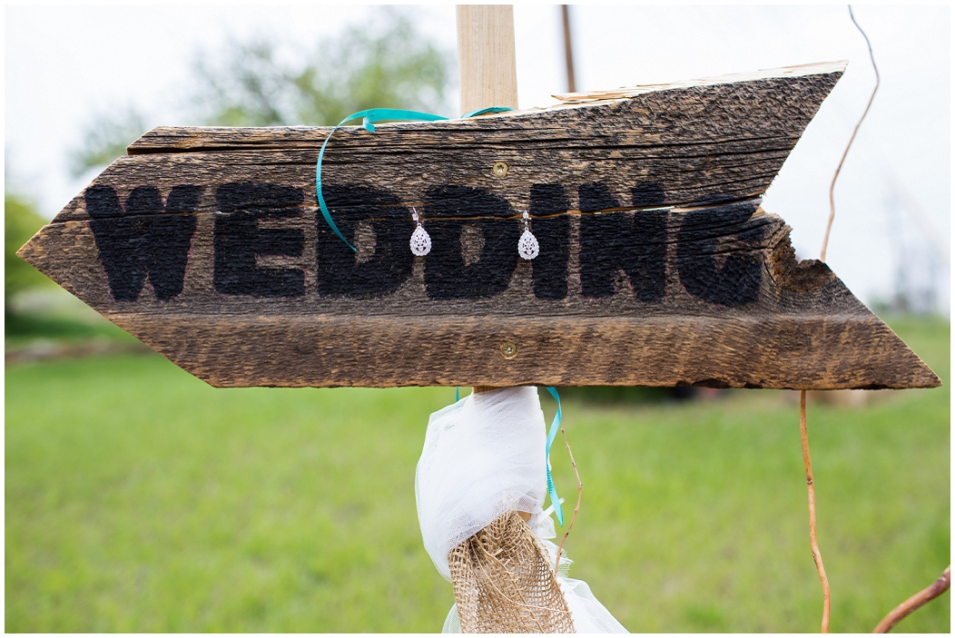 picture of rustic wedding sign