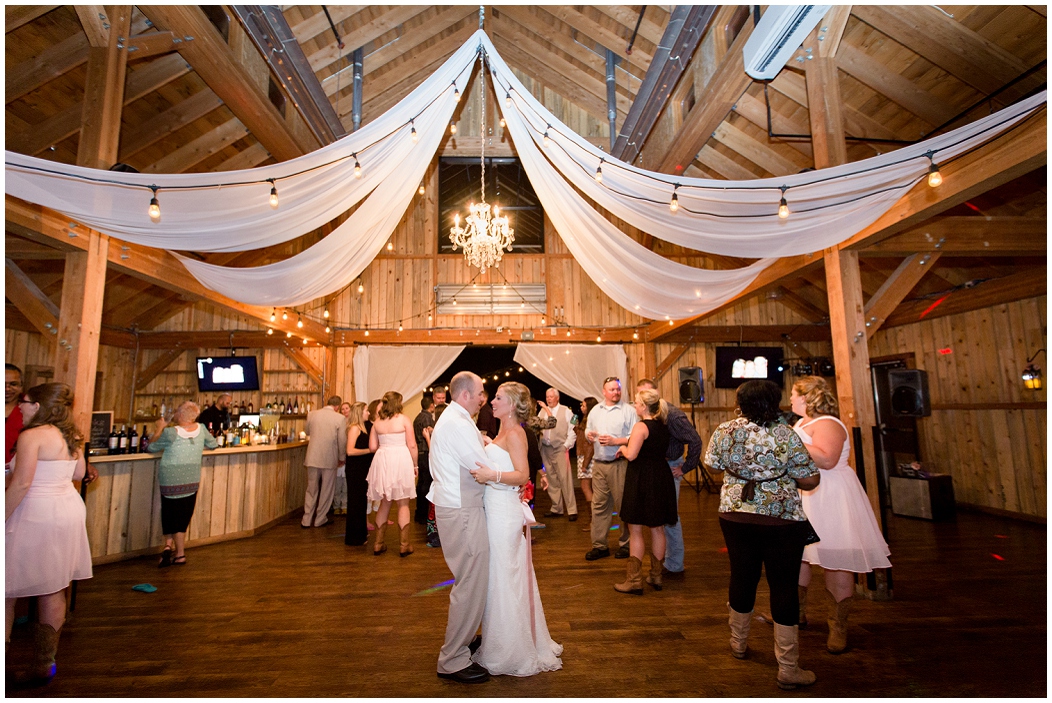 picture of Colorado barn wedding reception