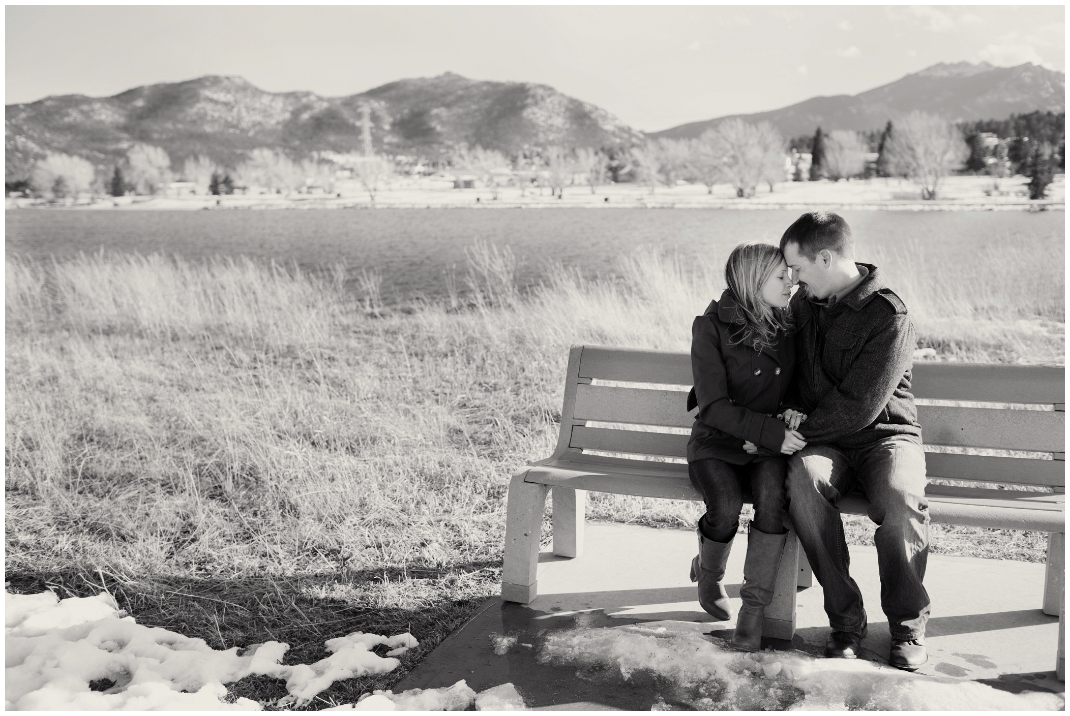 picture of Lake Estes engagement photography 