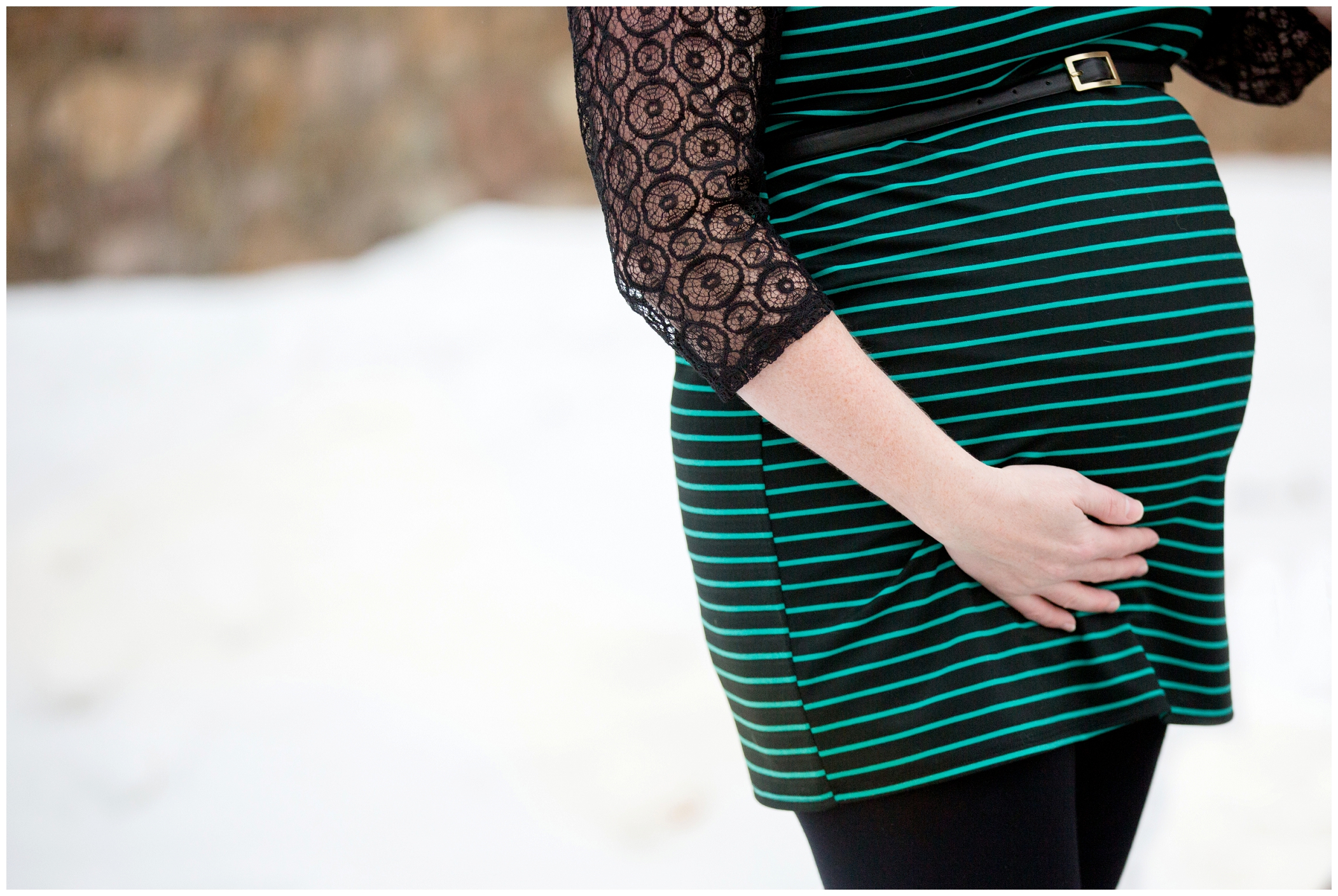 picture of winter maternity photos