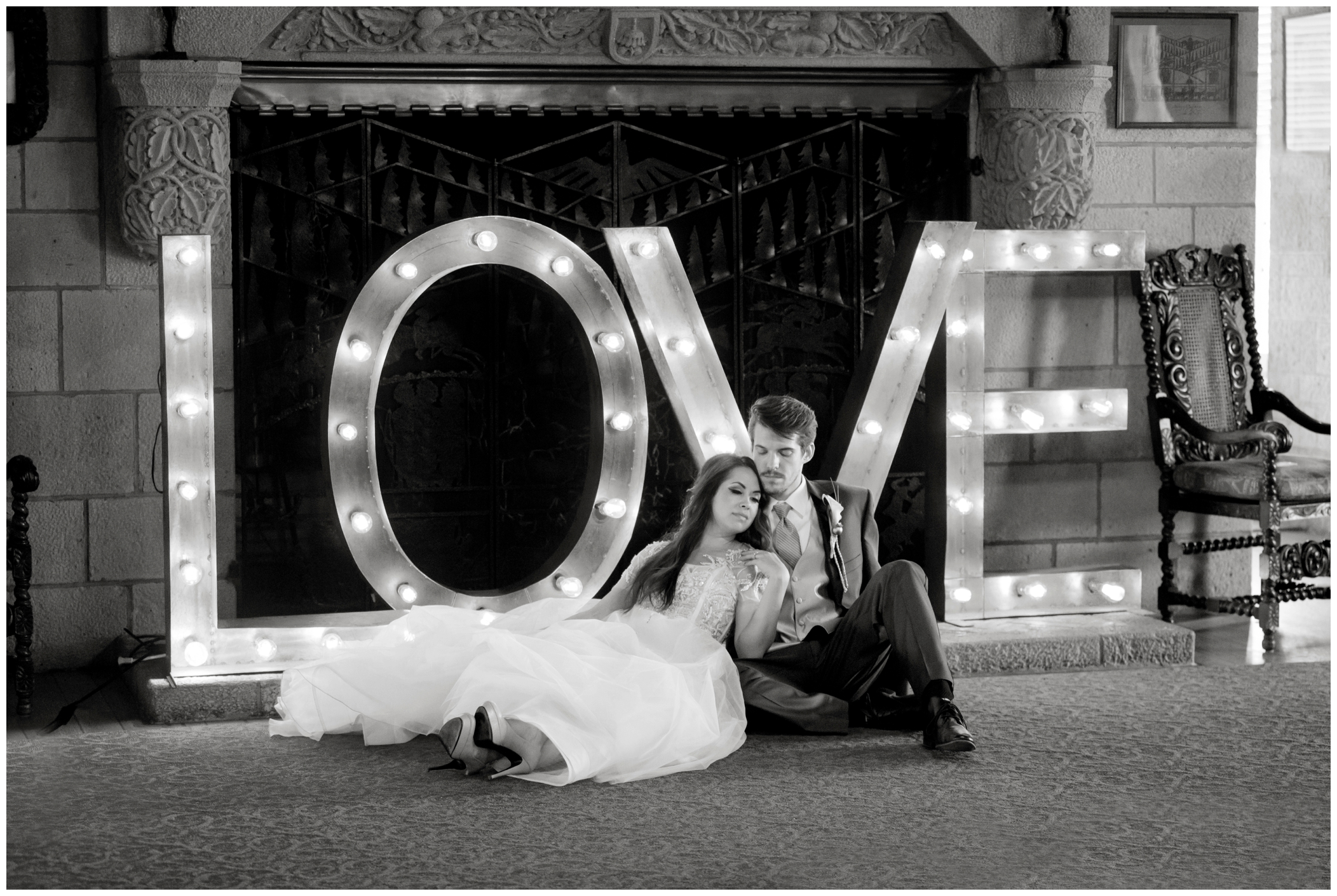 picture of wedding love sign 
