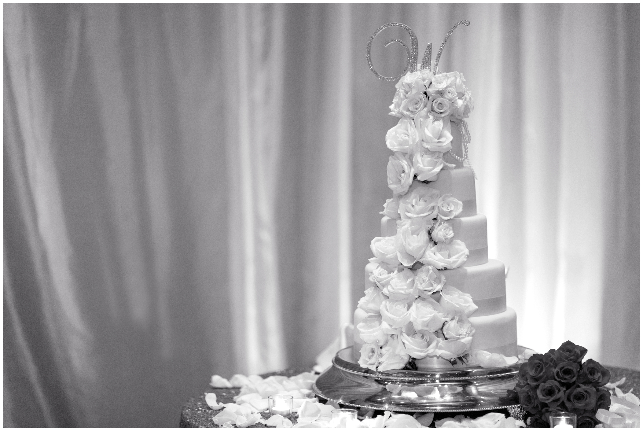 picture of 5-tier white wedding cake 