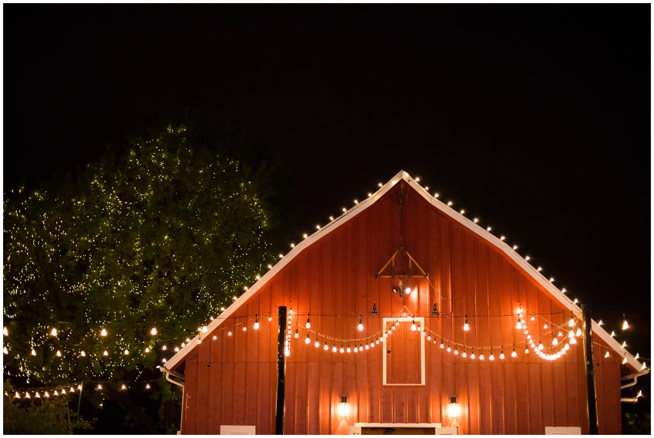 picture of Colorado barn wedding reception 