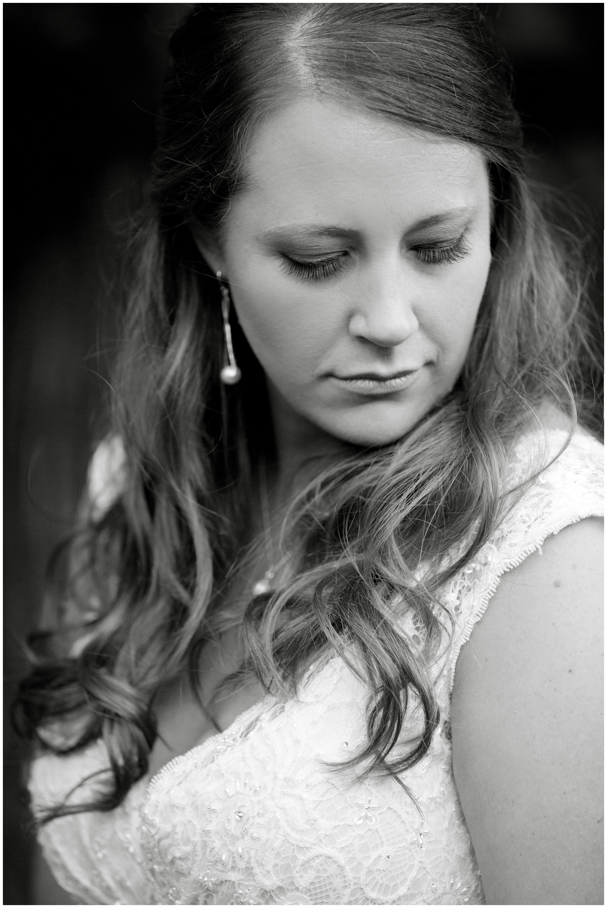 picture of bride at Chatfield Botanic Gardens wedding