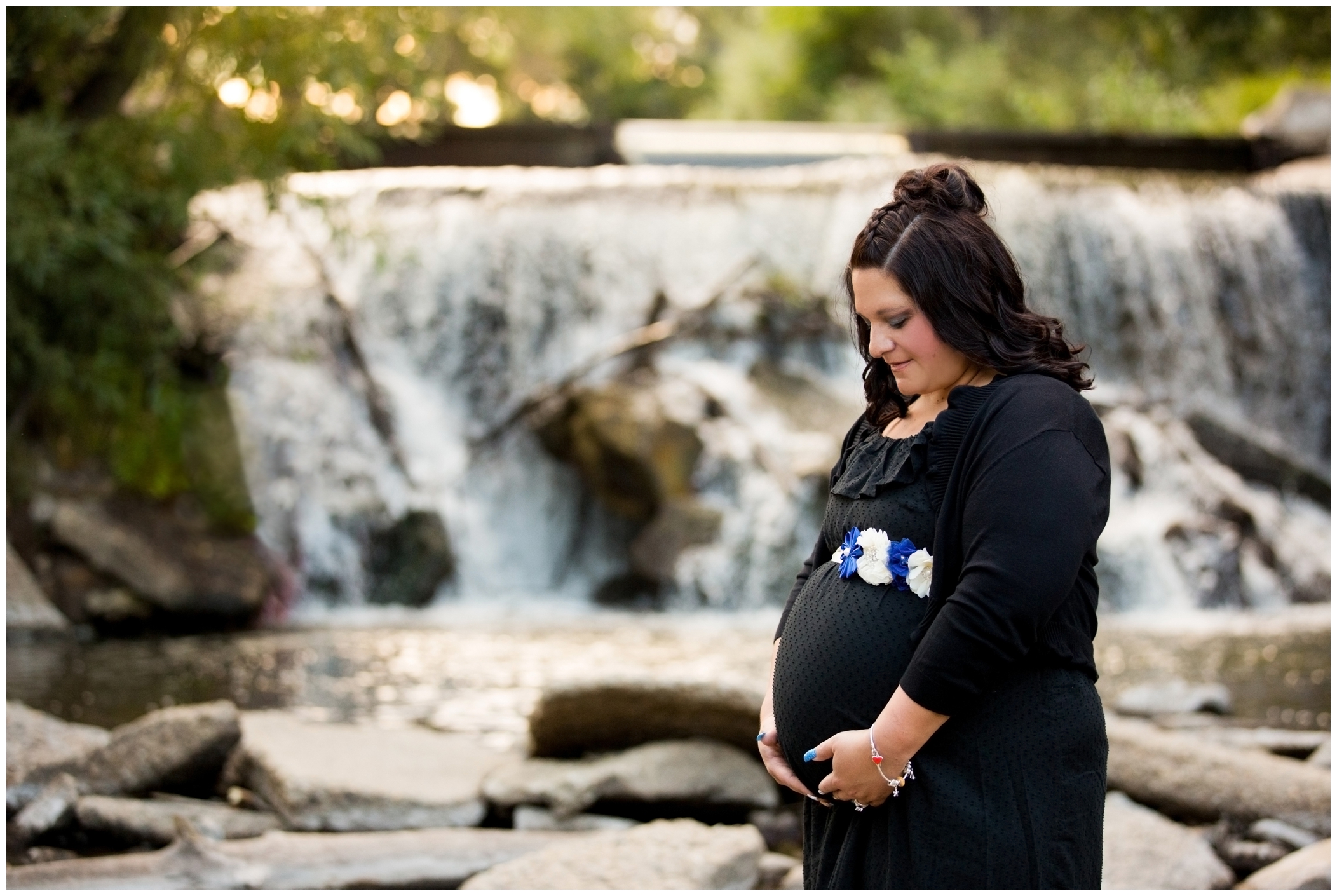 Colorado maternity pictures at Golden Ponds by Longmont photographer Plum Pretty Photography