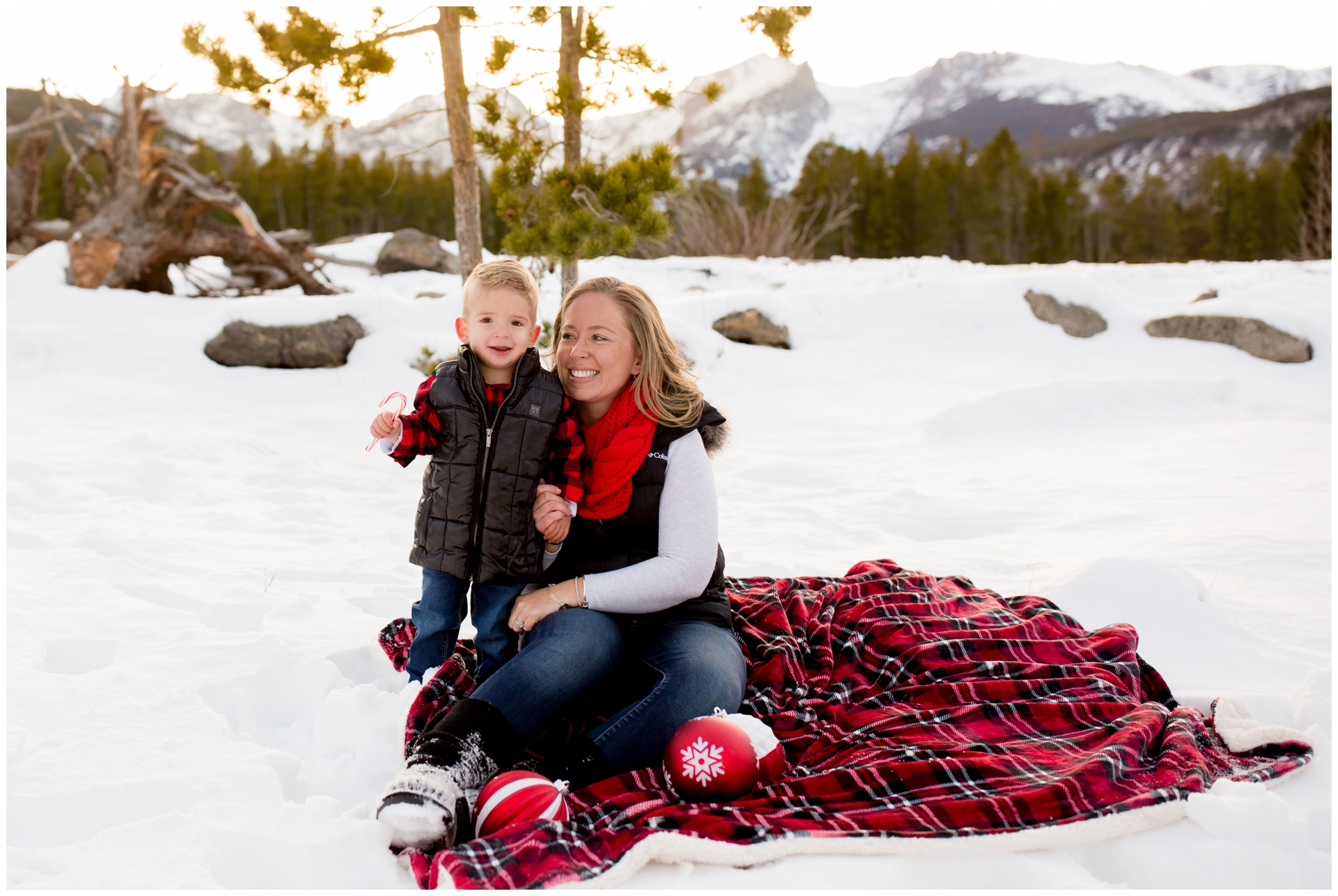 Colorado christmas family photos in Estes Park