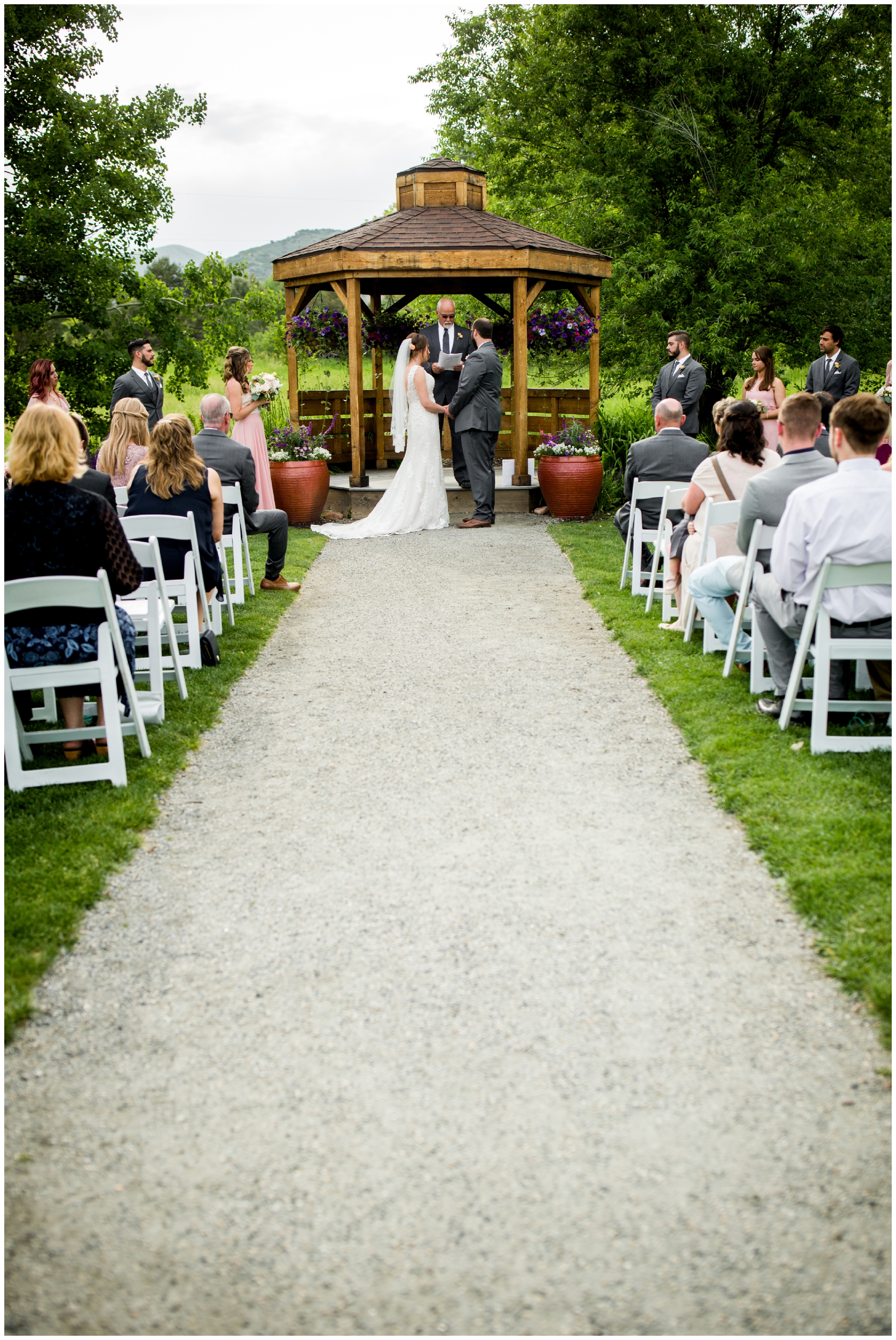 photos of Chatfield Farms wedding ceremony