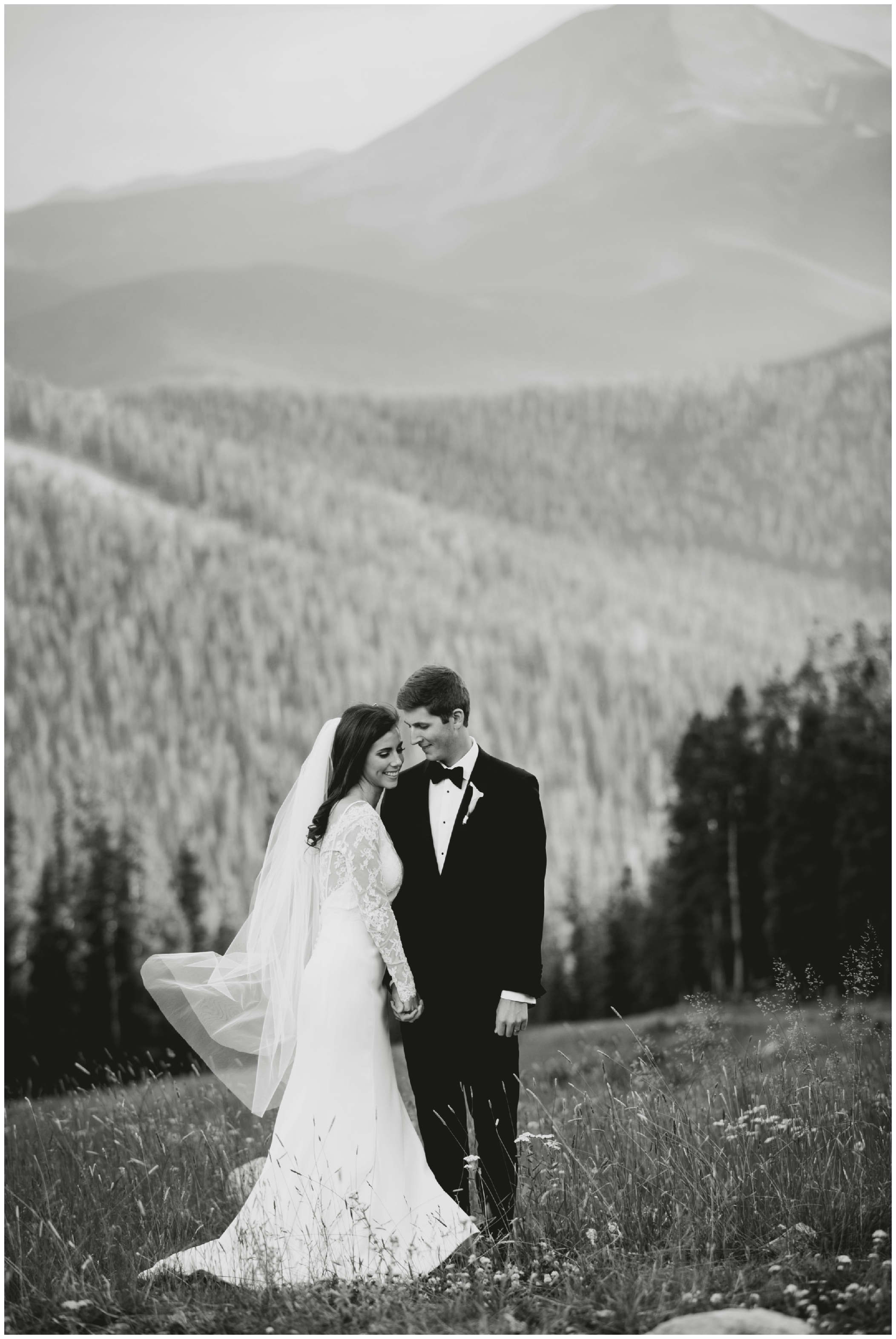 black and white Keystone Colorado wedding pictures at Timber Ridge 