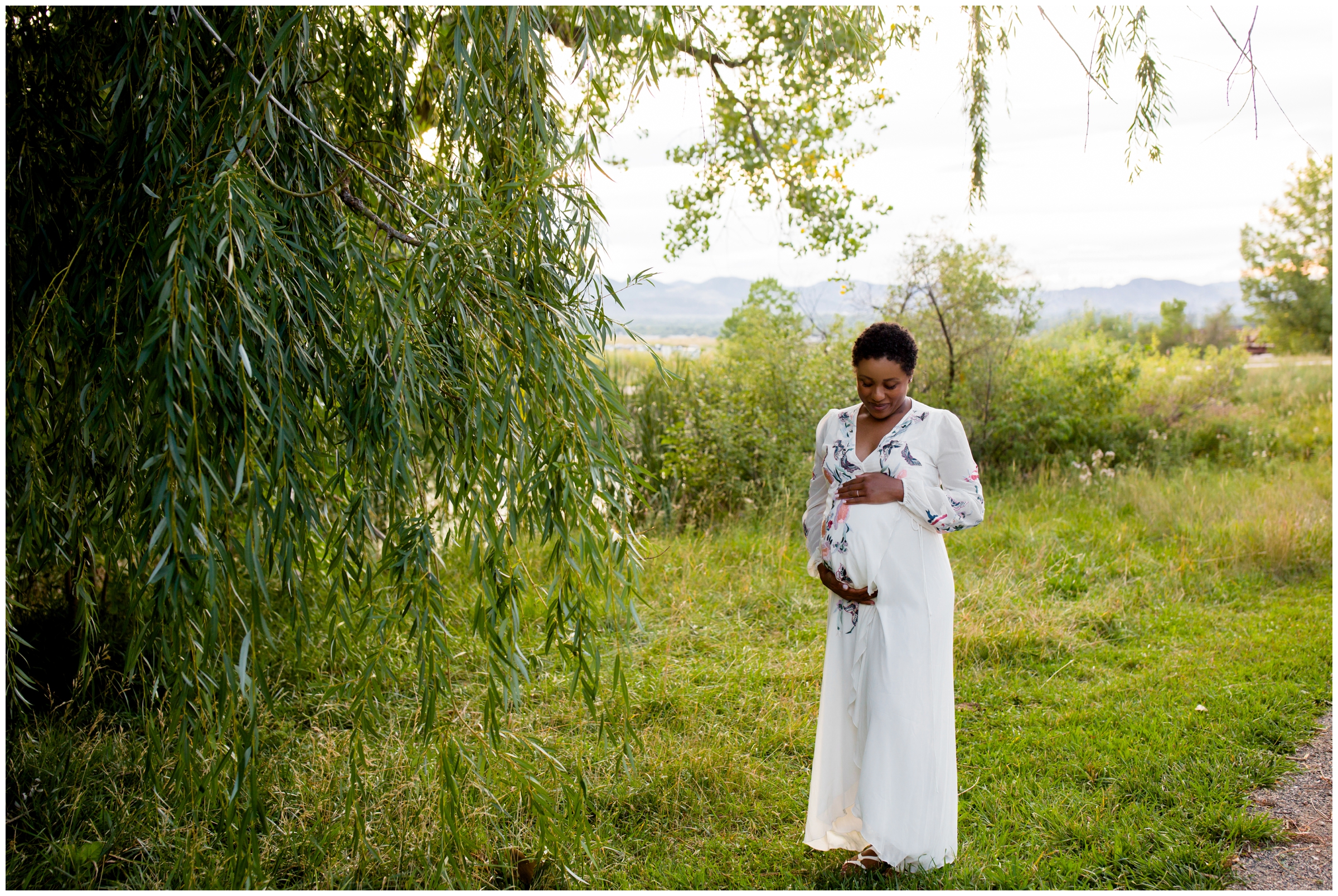 Highlands Ranch Colorado maternity photographs at Flyin B Park