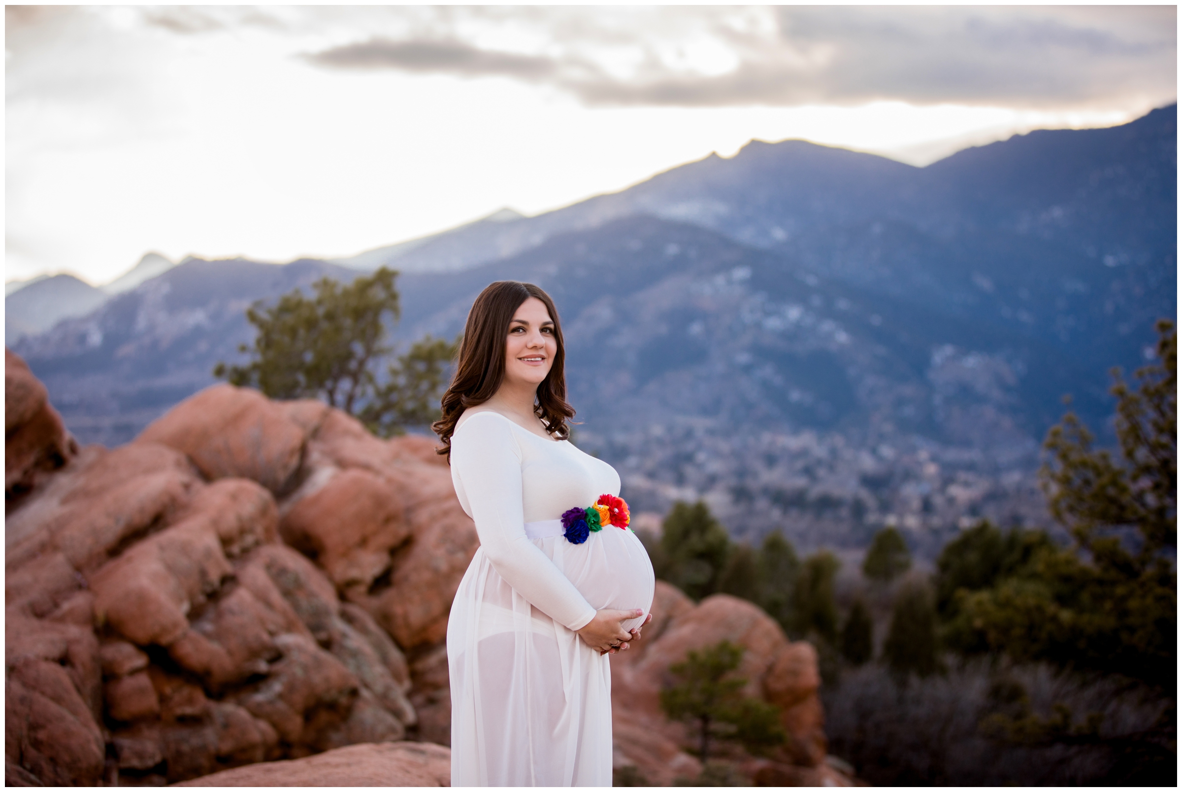 Colorado Springs mountain maternity pictures at Garden of the Gods