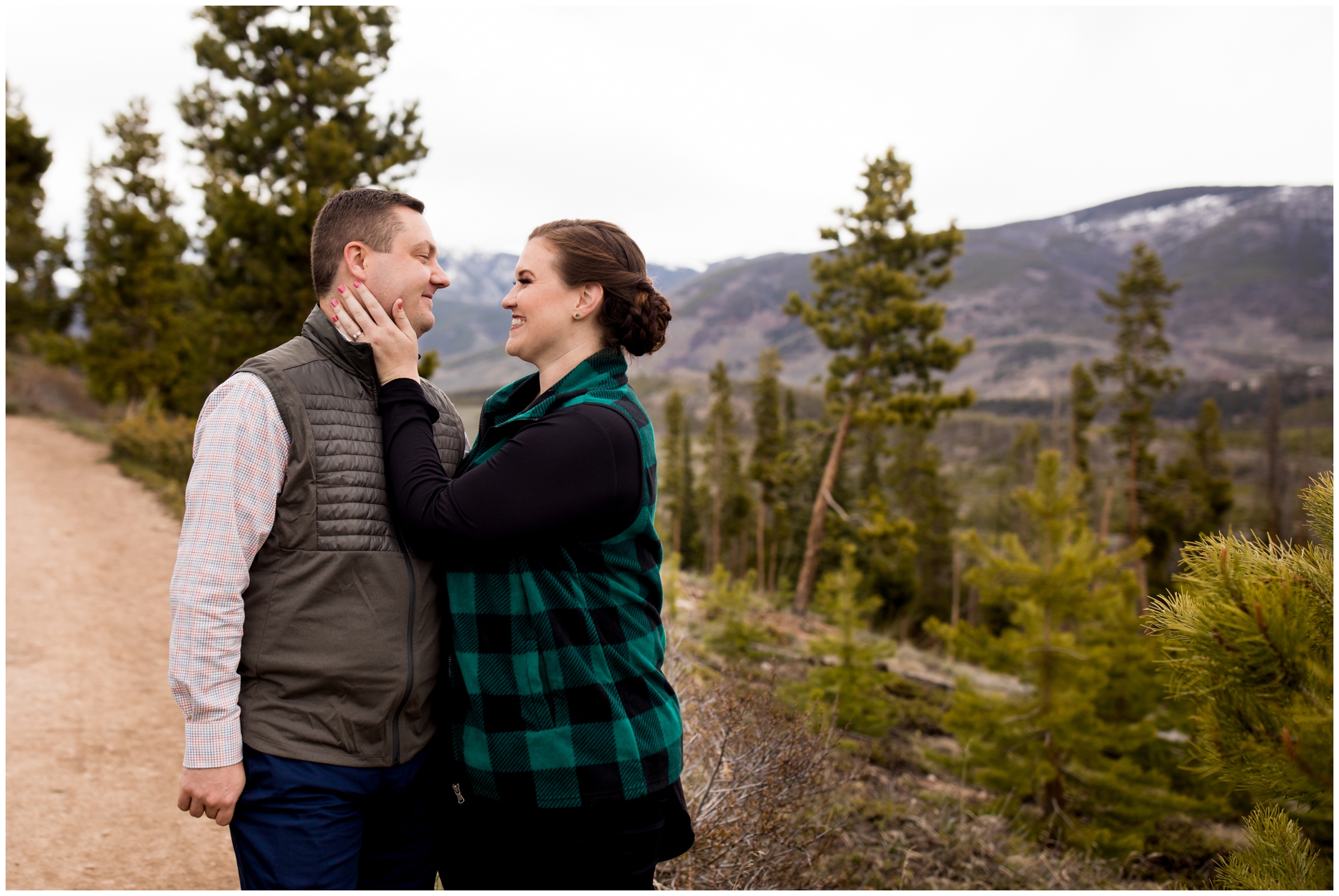 couple posing with mountains in background during Colorado anniversary photos