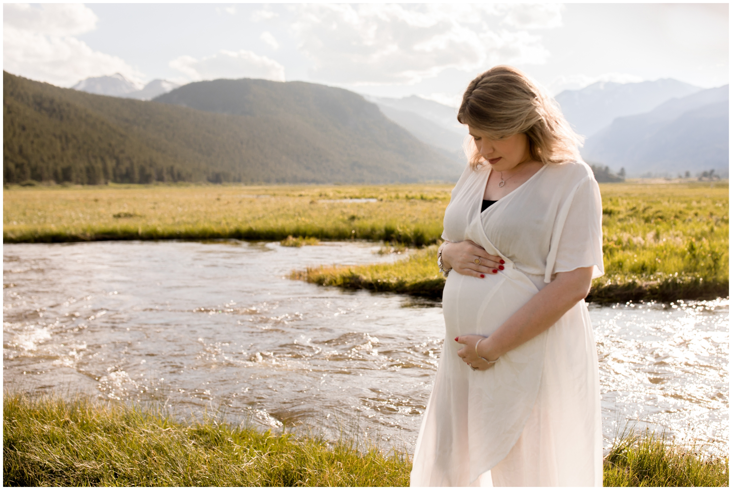 pregnant women posing with mountains in background during Colorado maternity photo session 