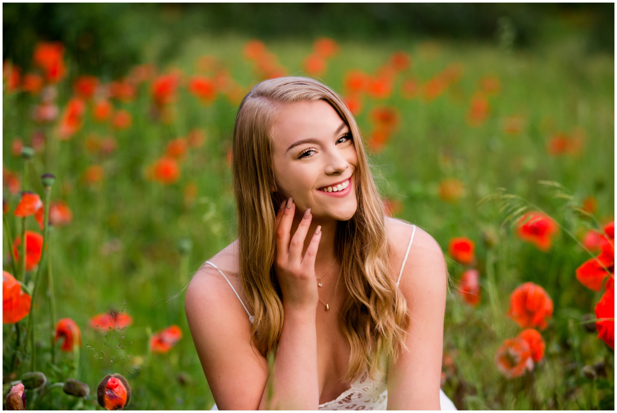 flower photography session in a poppy field 