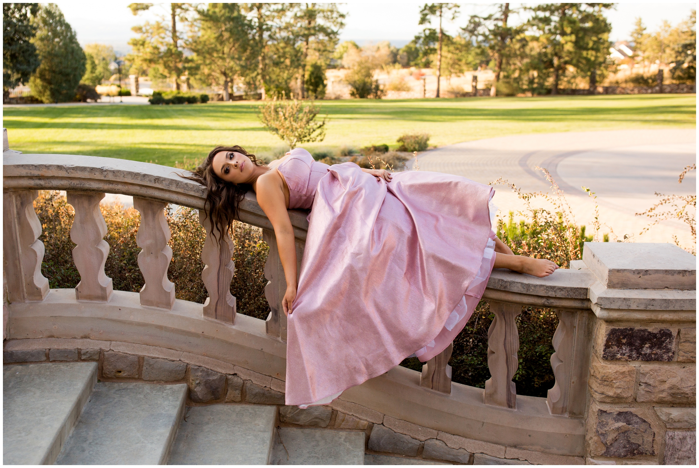 Highlands Ranch senior pictures at Highlands Ranch Mansion by Colorado portrait photographer Plum Pretty Photography