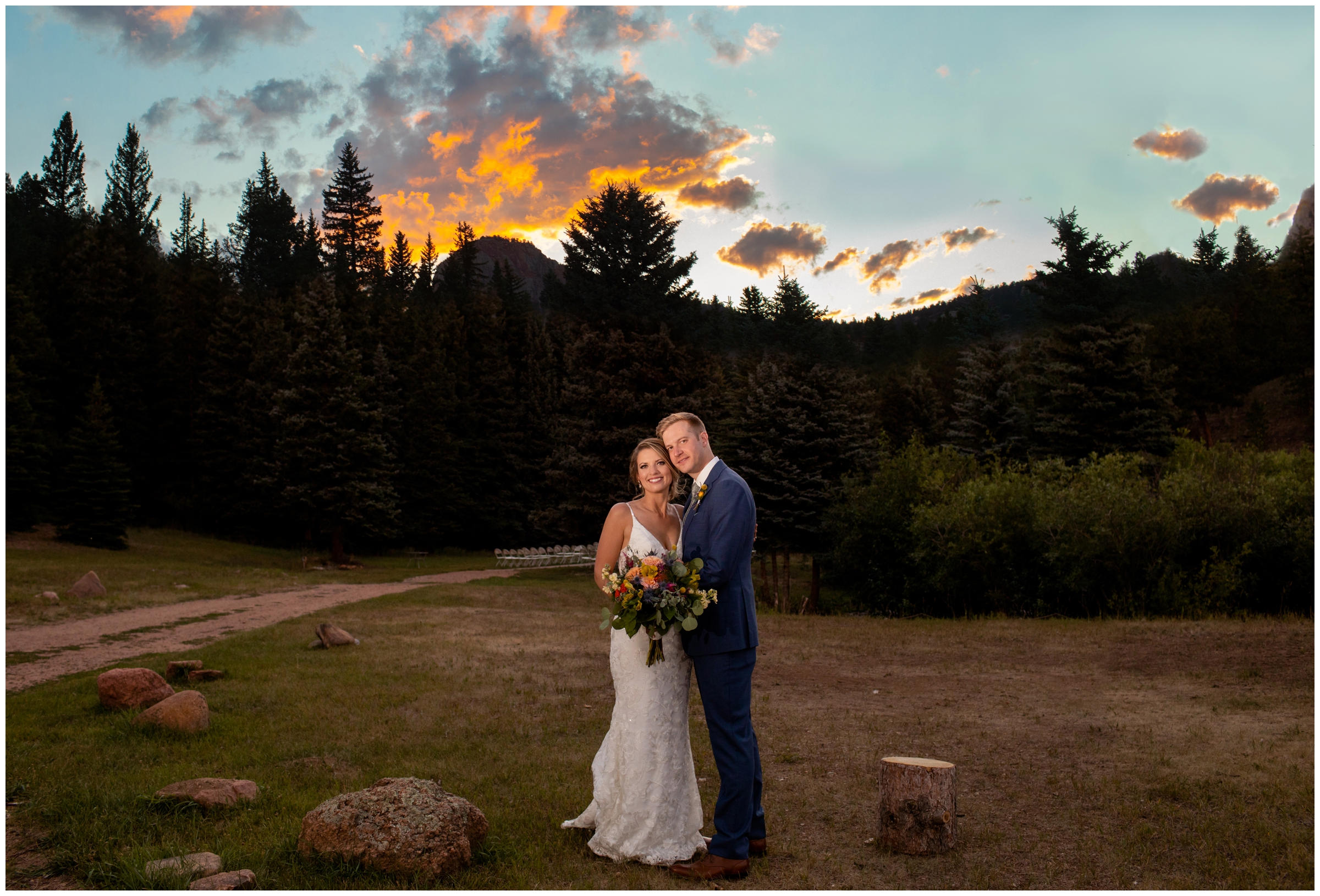 amazing sunset wedding photos at Mountain View Ranch Wedgewood by Plum Pretty Photography