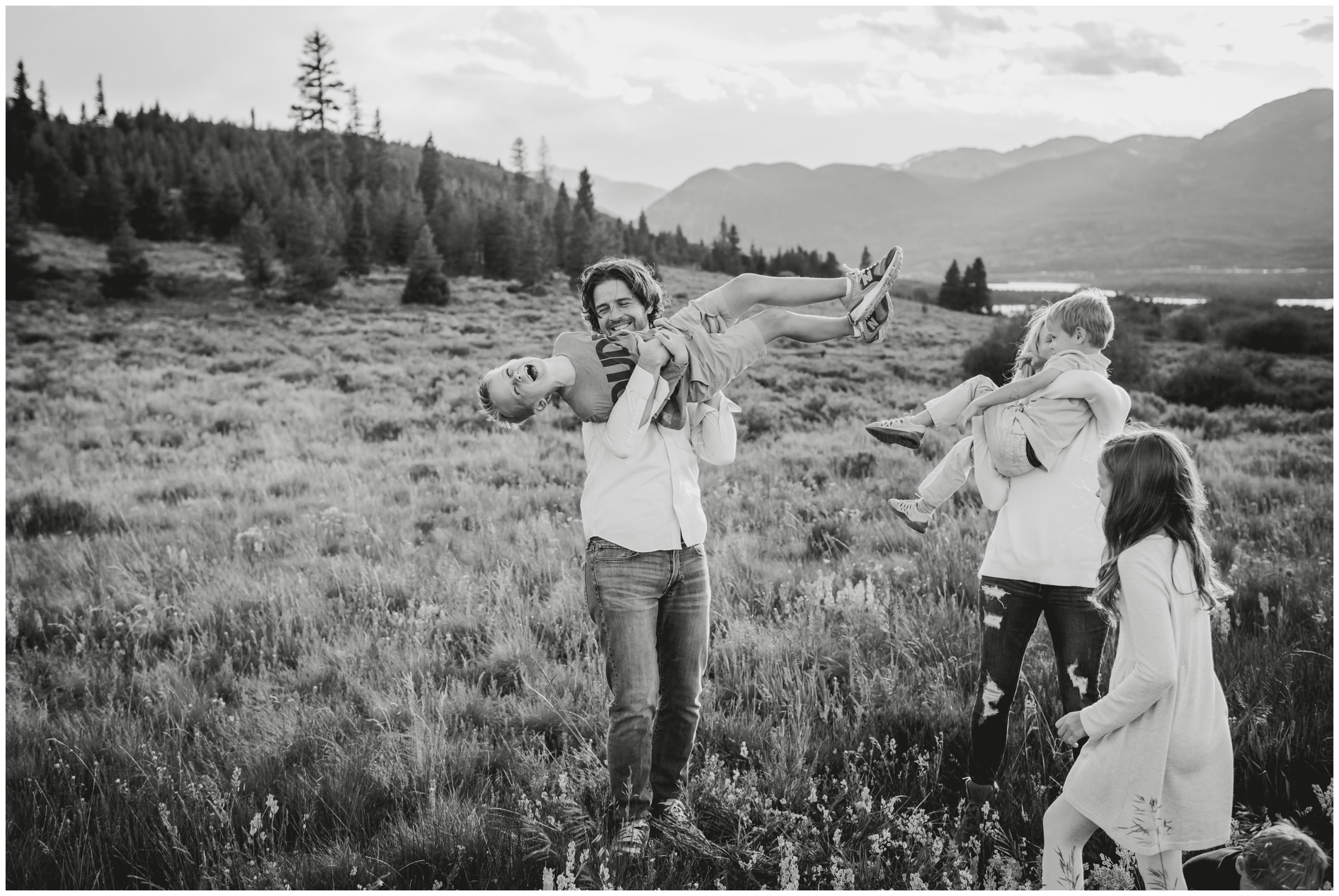 candid family photography inspiration in the Colorado mountains