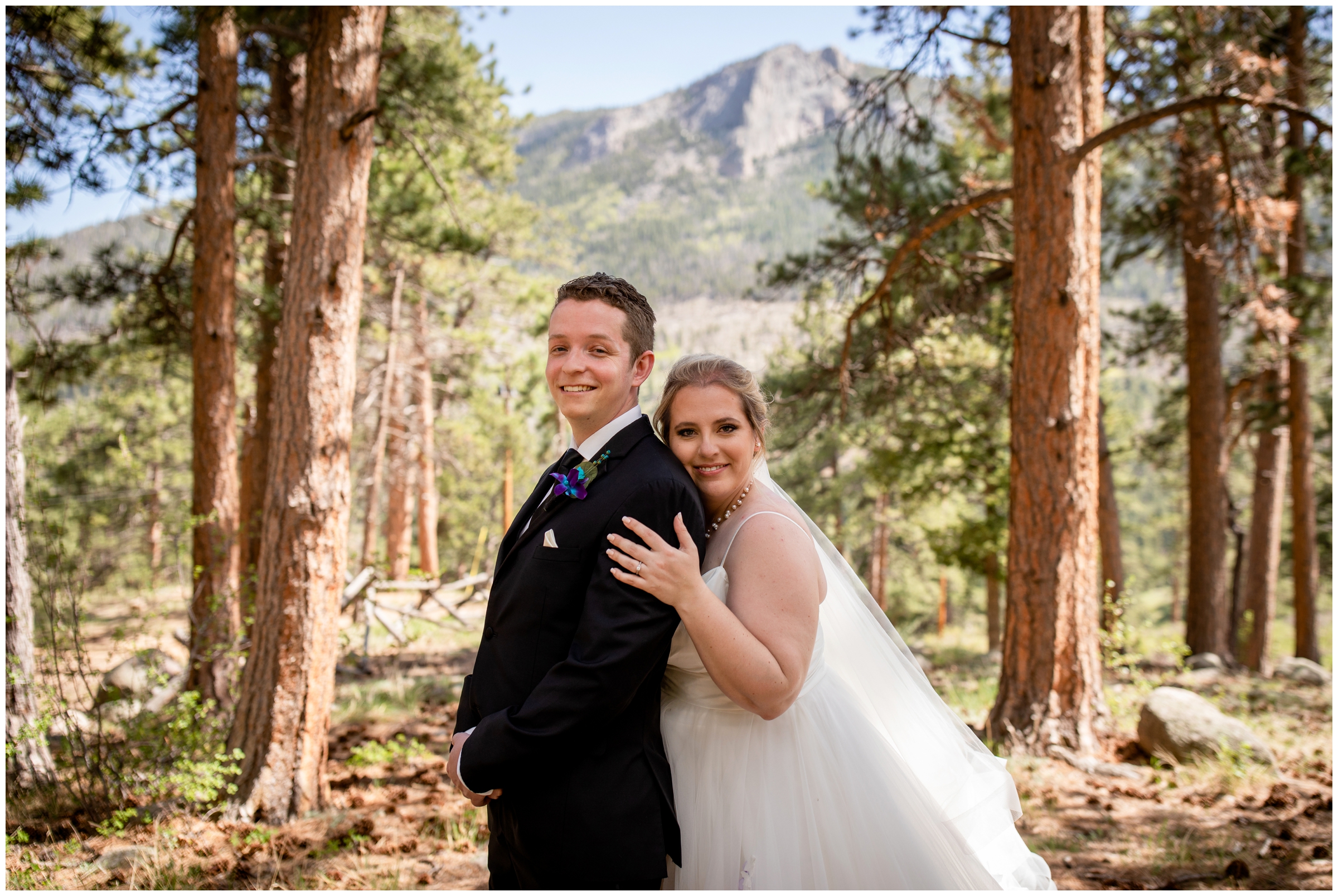 forest wedding pictures at Della terra in Estes Park 