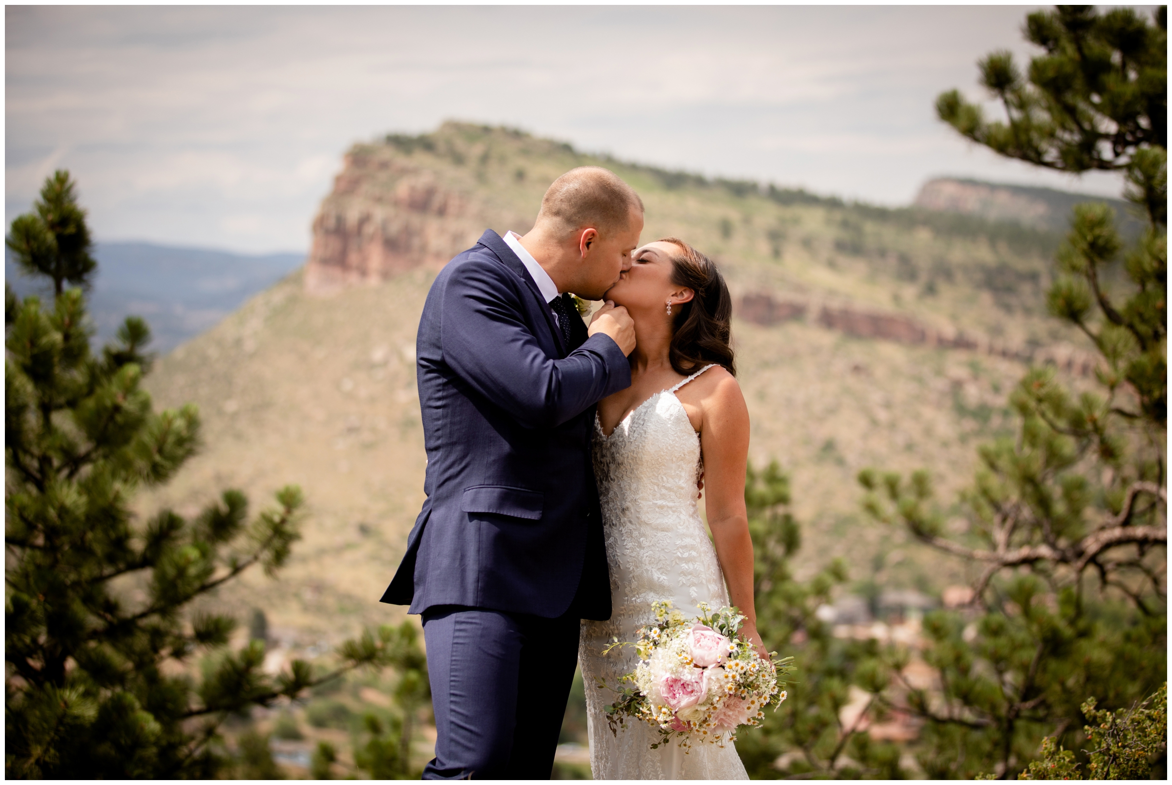 Couple kissing with mountains in background at Lionscrest manor wedding 