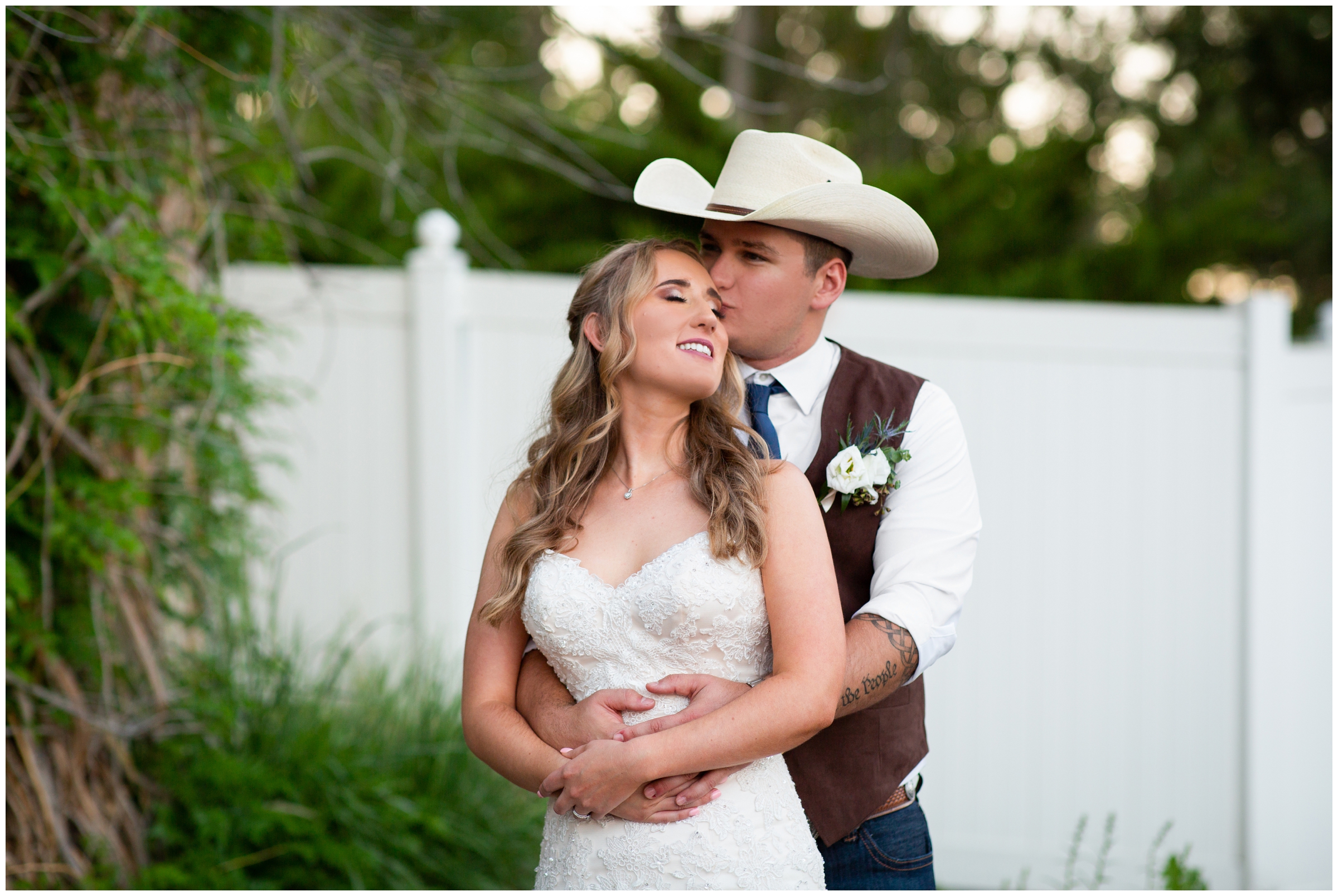 rustic wedding pictures at Tapestry House Fort Collins 