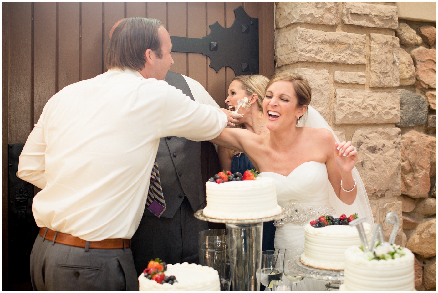 picture of wedding cake smash