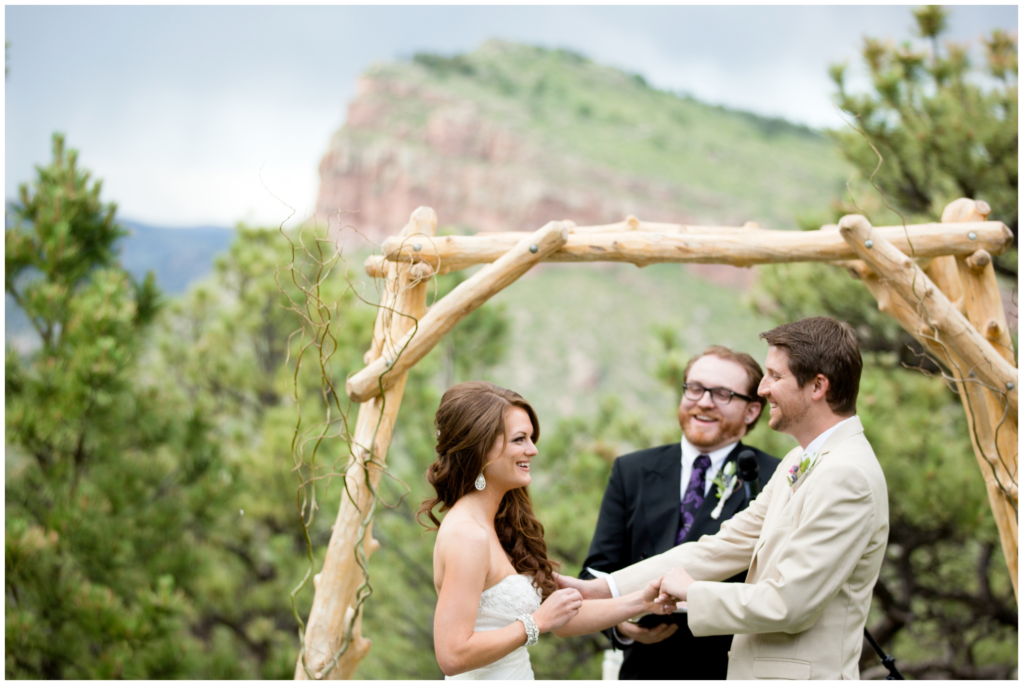 picture of Colorado mountain wedding ceremony 