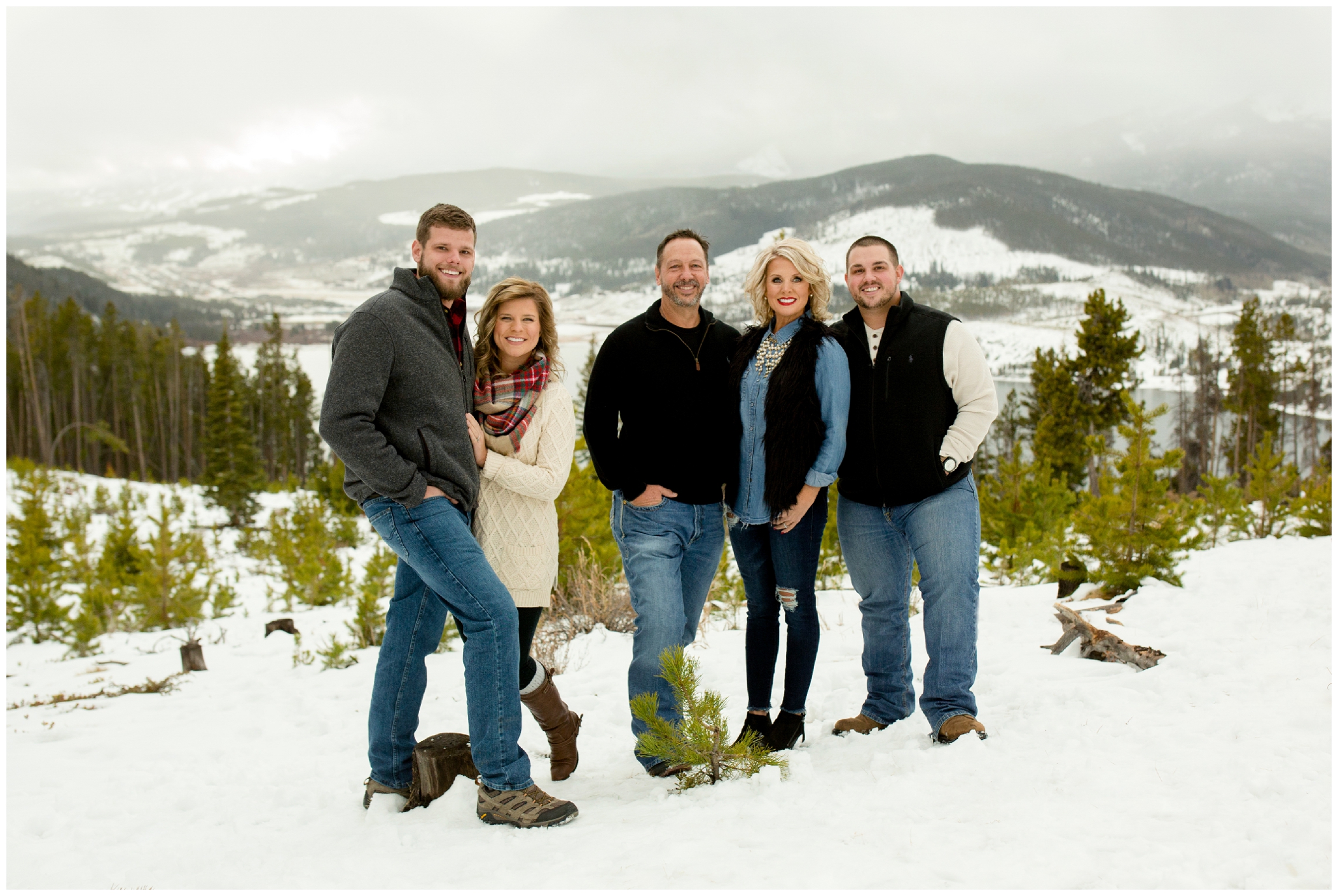 Sapphire Point Overlook family photos during winter