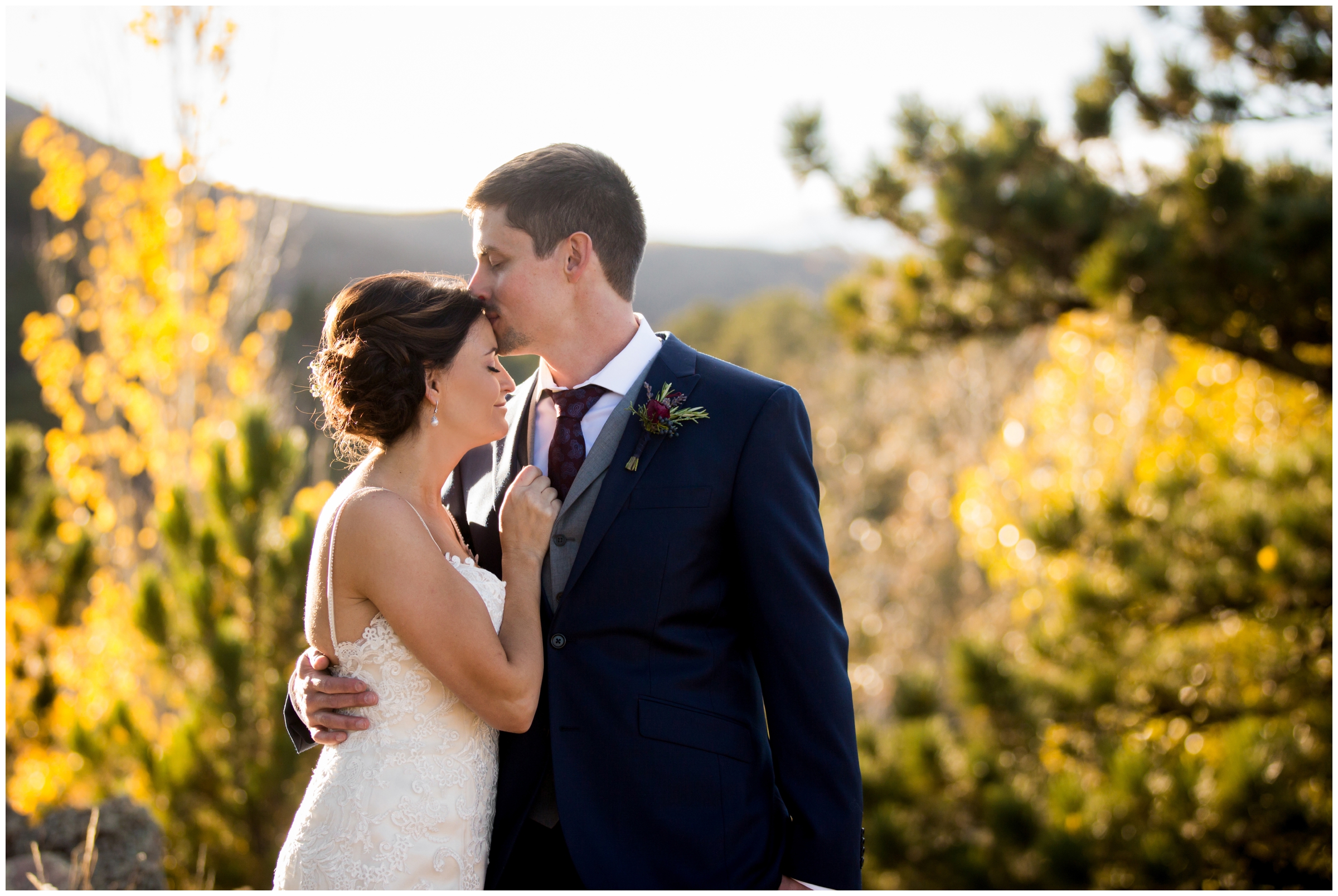 fall Lionscrest manor wedding pictures by Colorado photographer Plum Pretty Photography