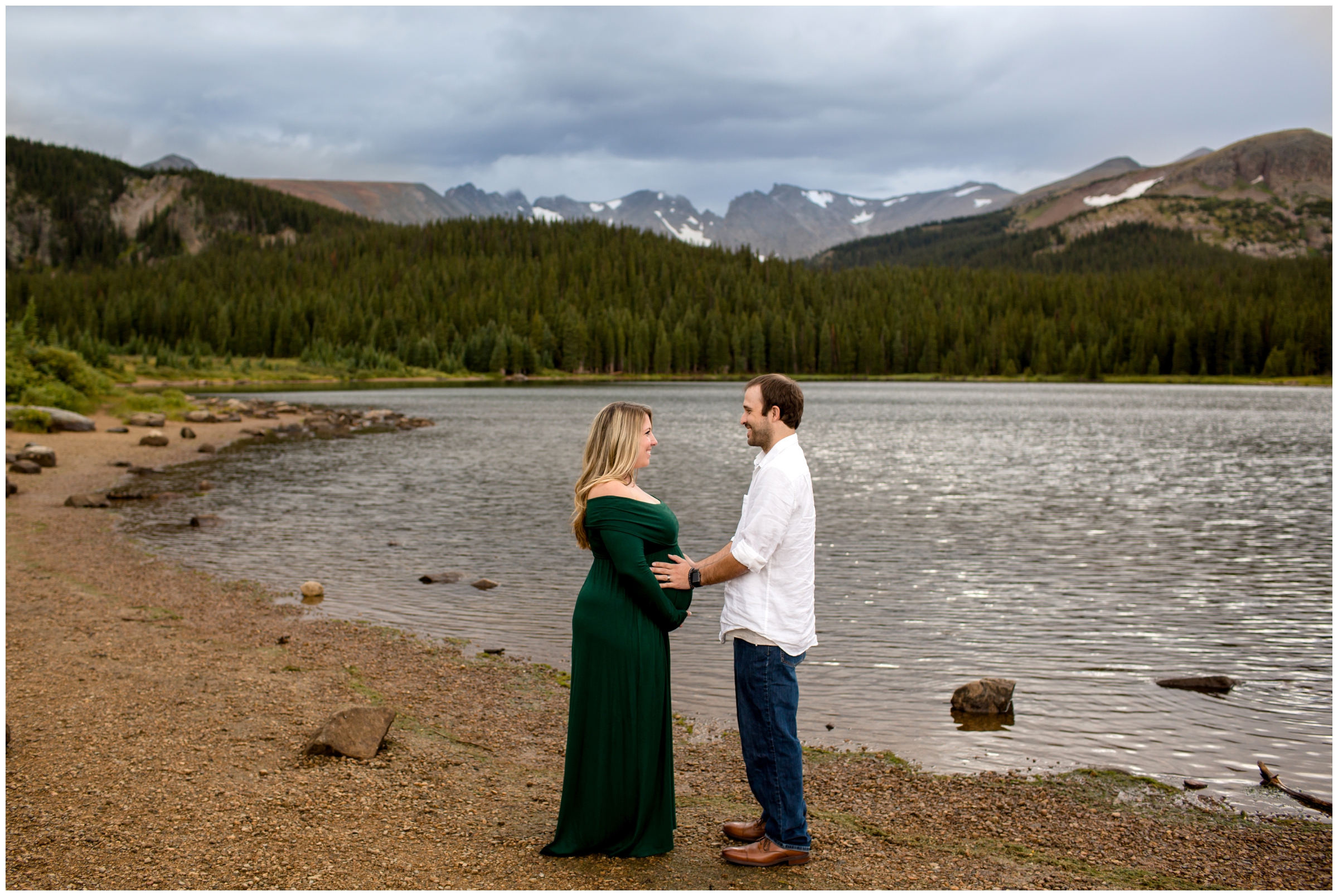 lake and mountain maternity photography inspiration in Colorado 