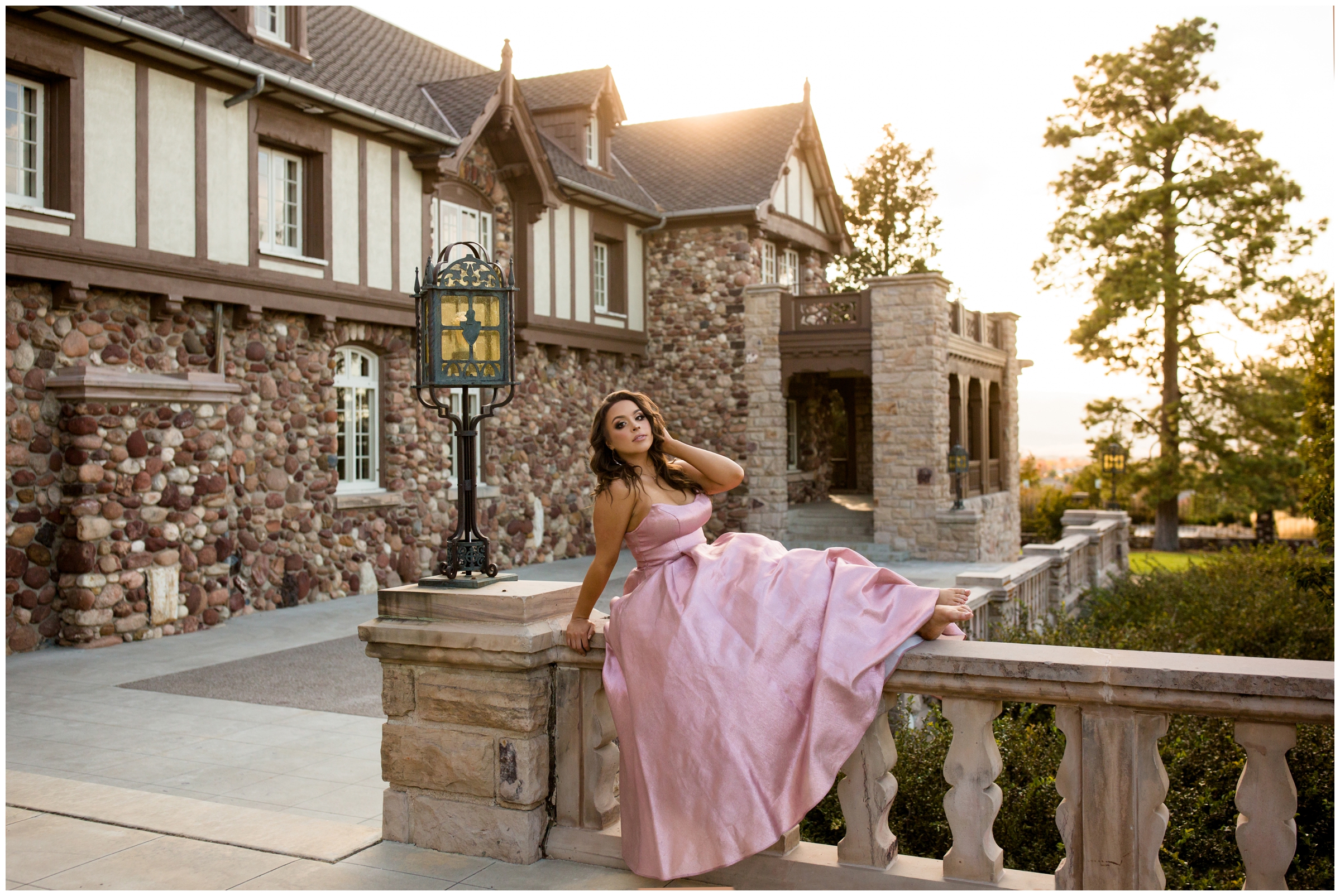 Highlands Ranch senior pictures at Highlands Ranch Mansion by Colorado portrait photographer Plum Pretty Photography