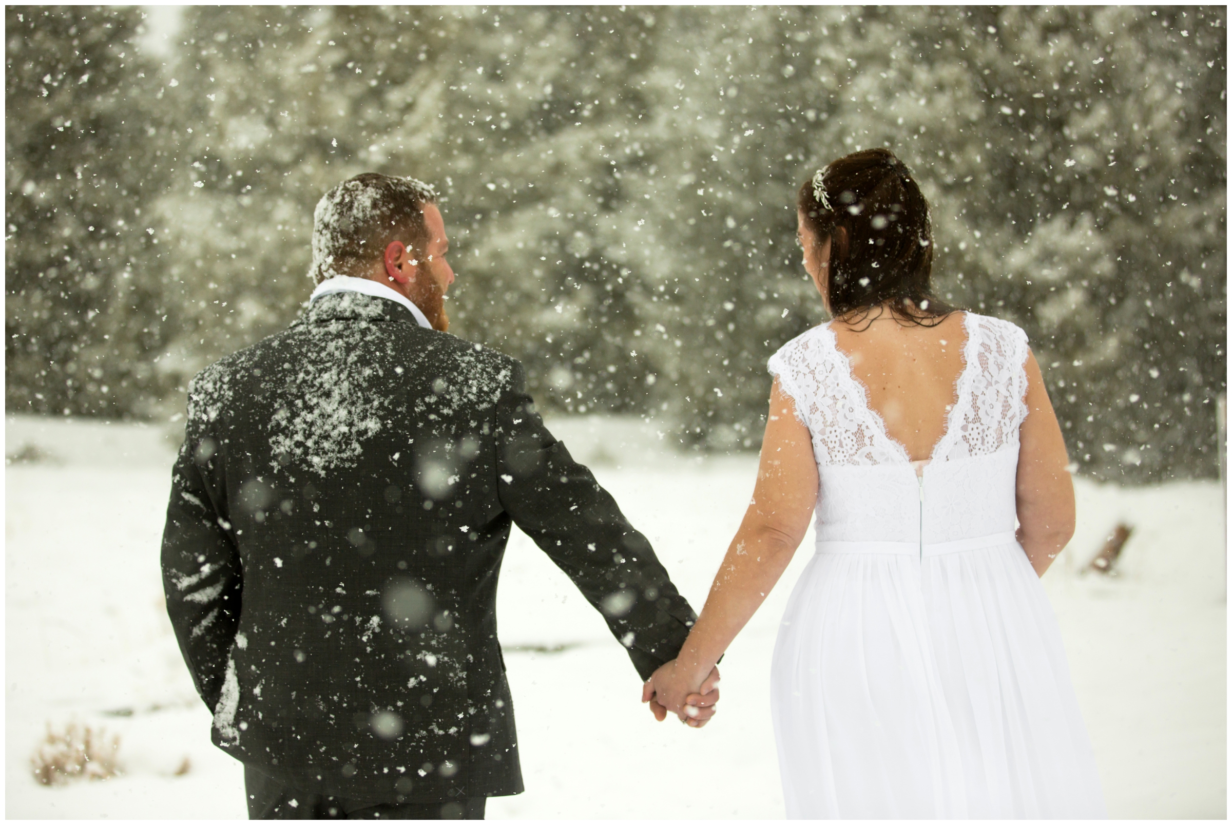 snowy winter wedding photos at Sapphire Point Colorado 