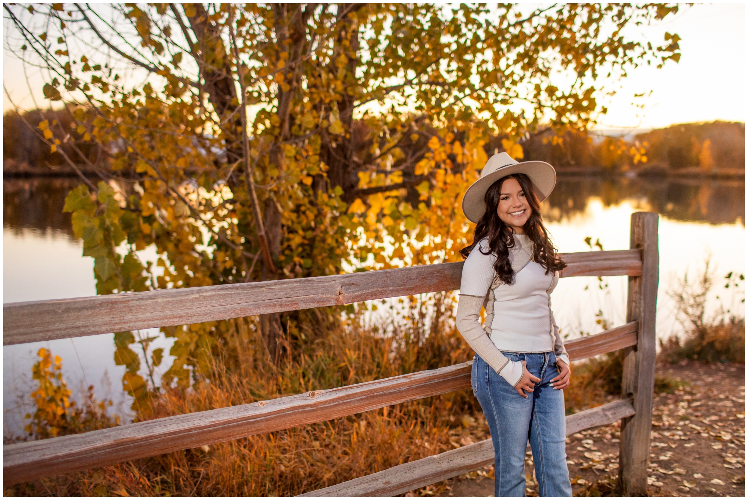 fall senior pictures at a Colorado lake in Longmont 