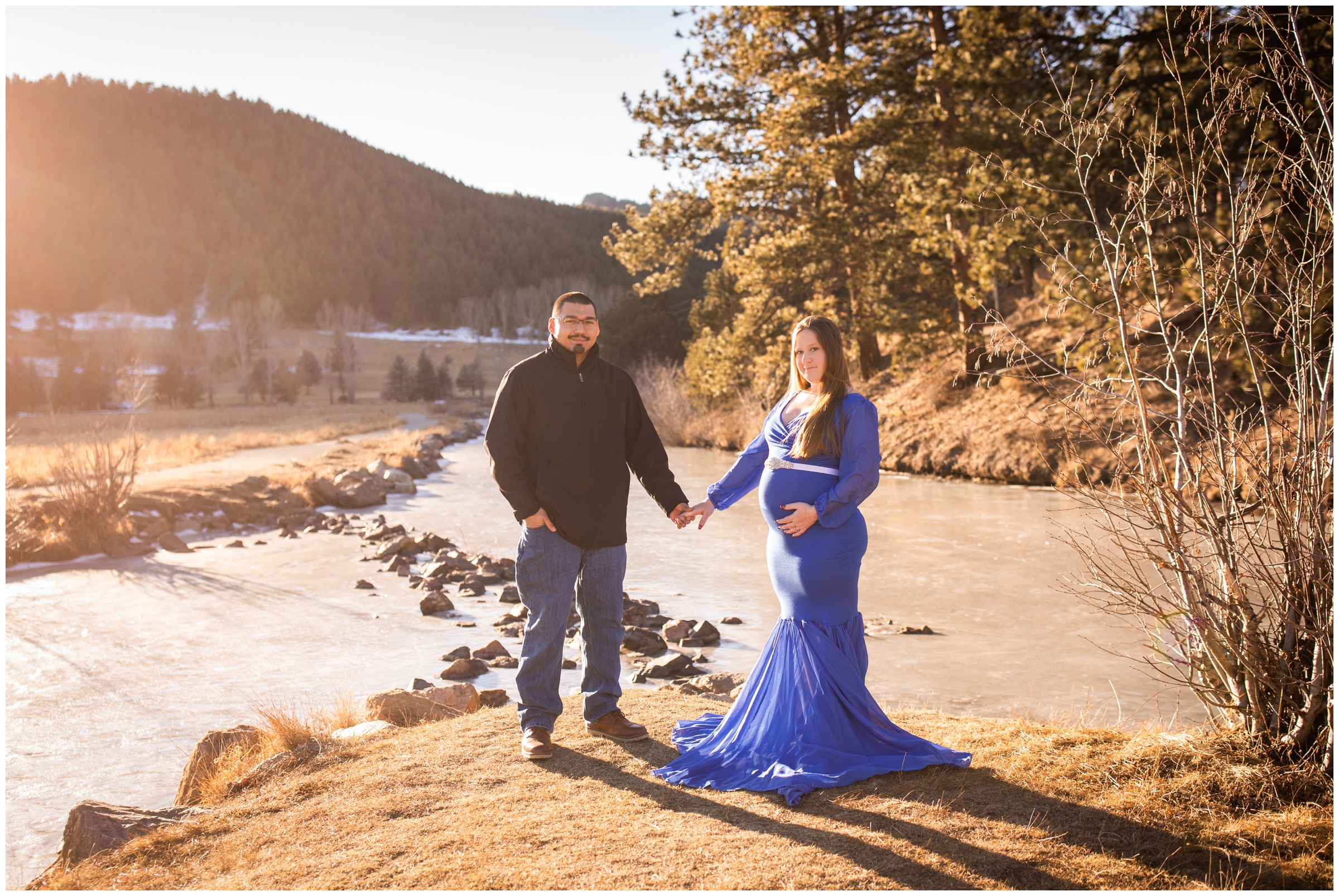 pregnancy photo session in the Colorado mountains during winter