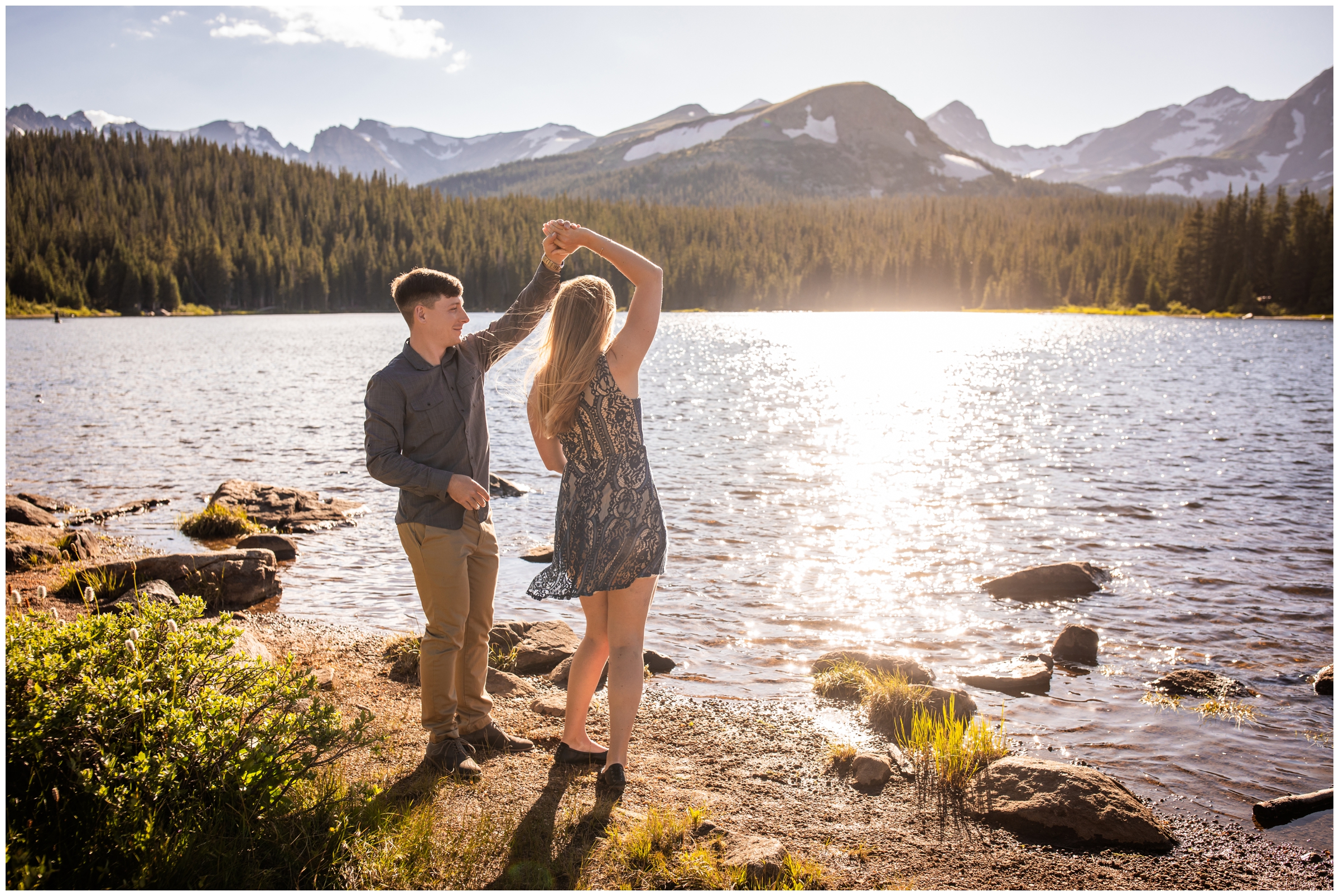 couples pictures next to a lake in the CO mountains 