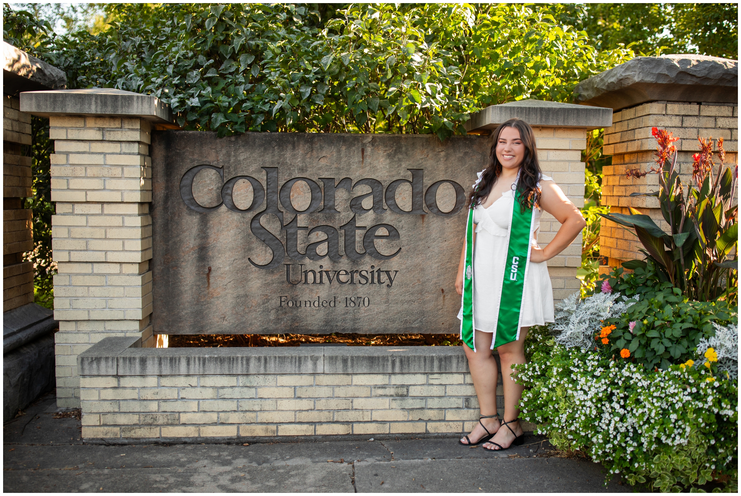 CSU college senior pictures at the oval and trial flower gardens by Ft. Collins photographer Plum Pretty Photography