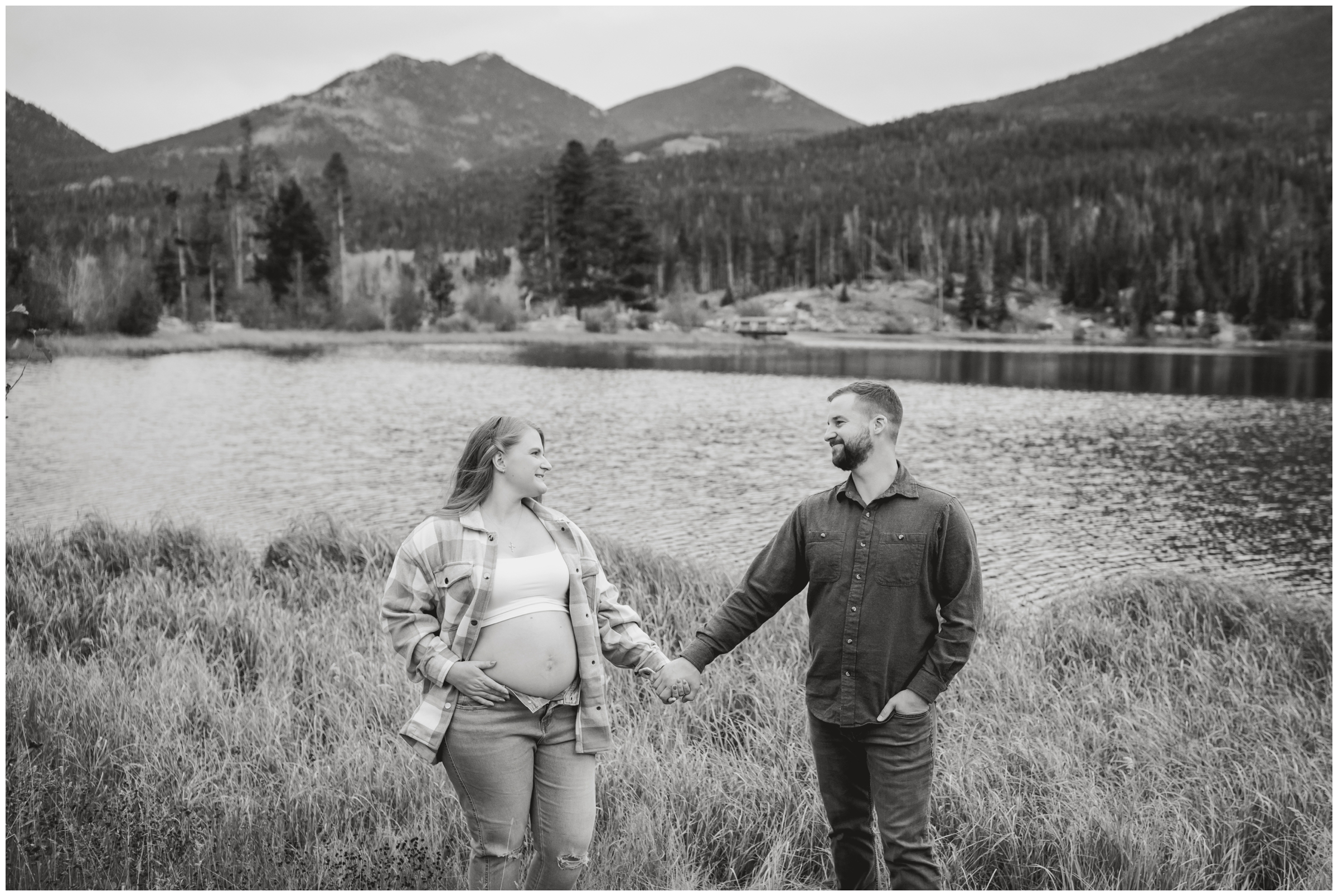 Colorado pregnancy photo shoot at Sprague Lake by Estes Park photographer Plum pretty Photography 