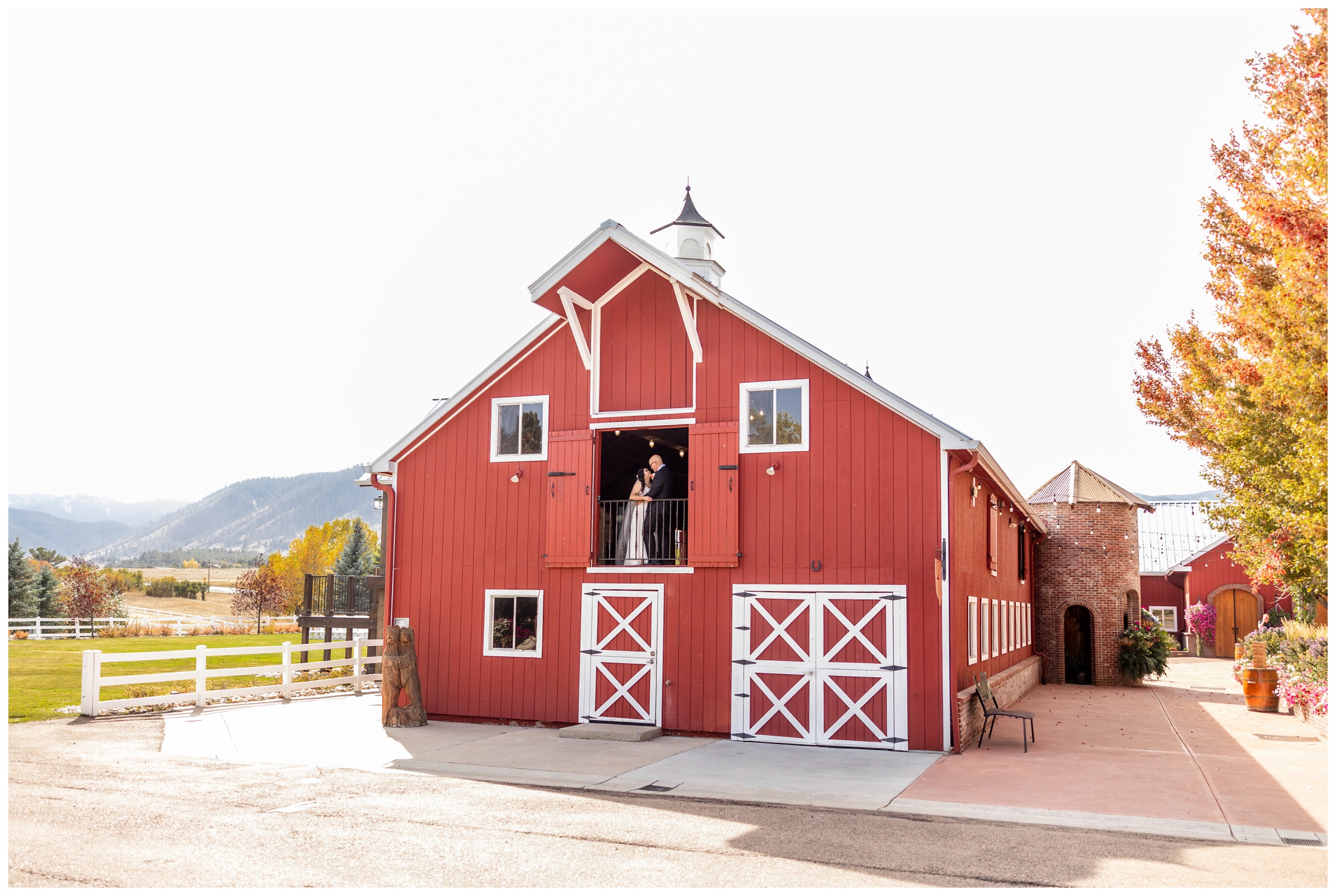 Crooked Willow Farms wedding photos during fall by Larkspur Colorado wedding photographer Plum Pretty Photography