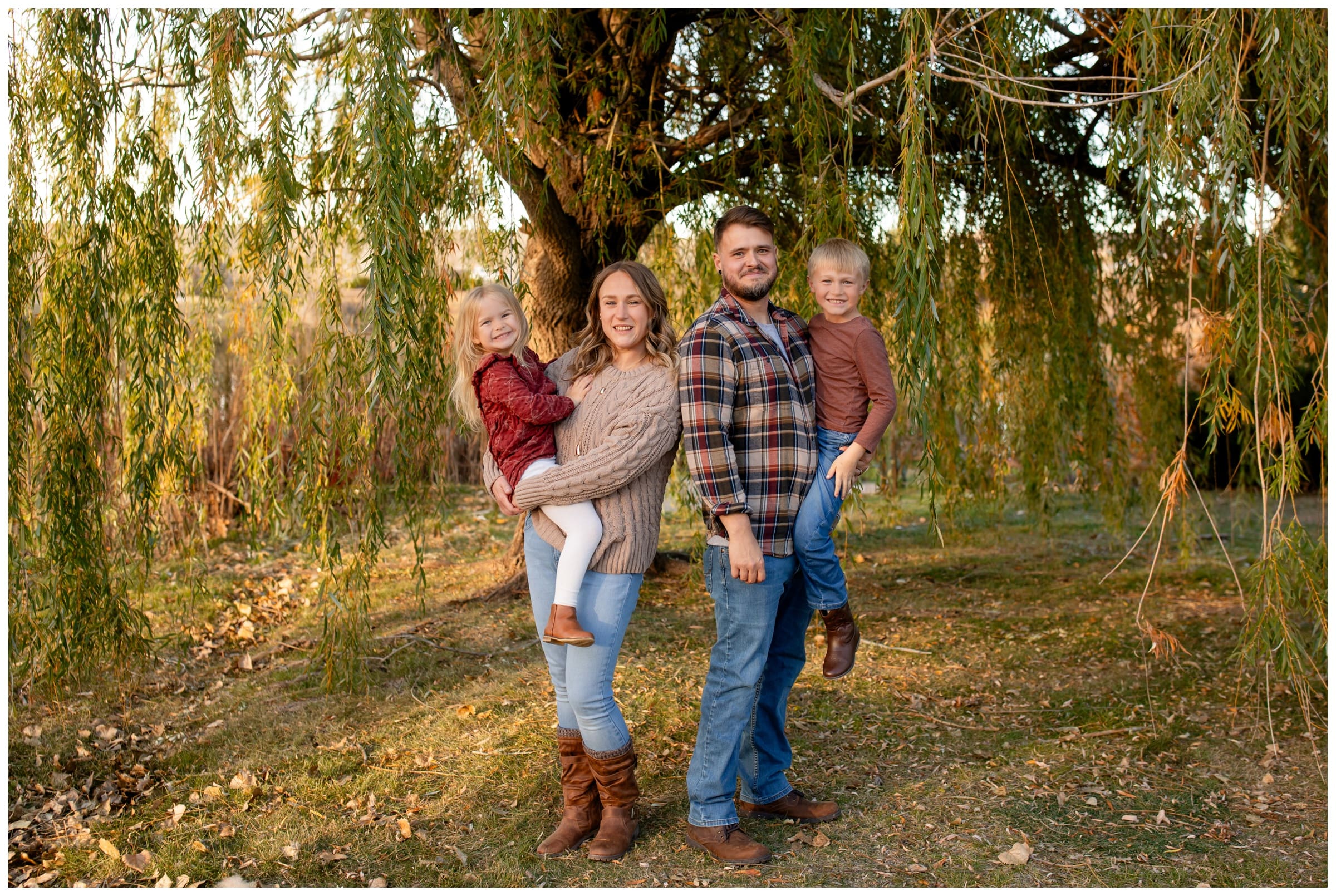 Fall mini sessions at Cascade Lake and Buffalo Ridge Medical Center by Broomfield Colorado family photographer Plum Pretty Photography